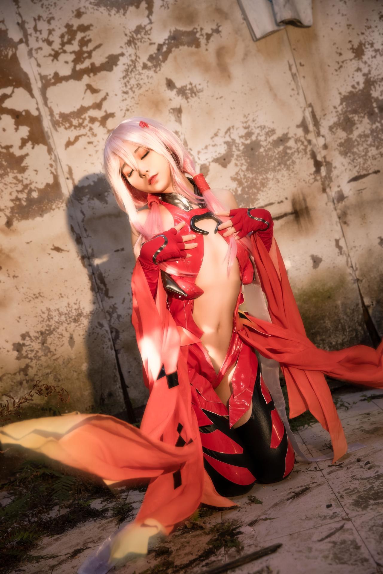[cosplay] G44 Does Not Get Hurt - Guilty Crown Inori Yuzuriha: red dress ruins long hair long legs 20P