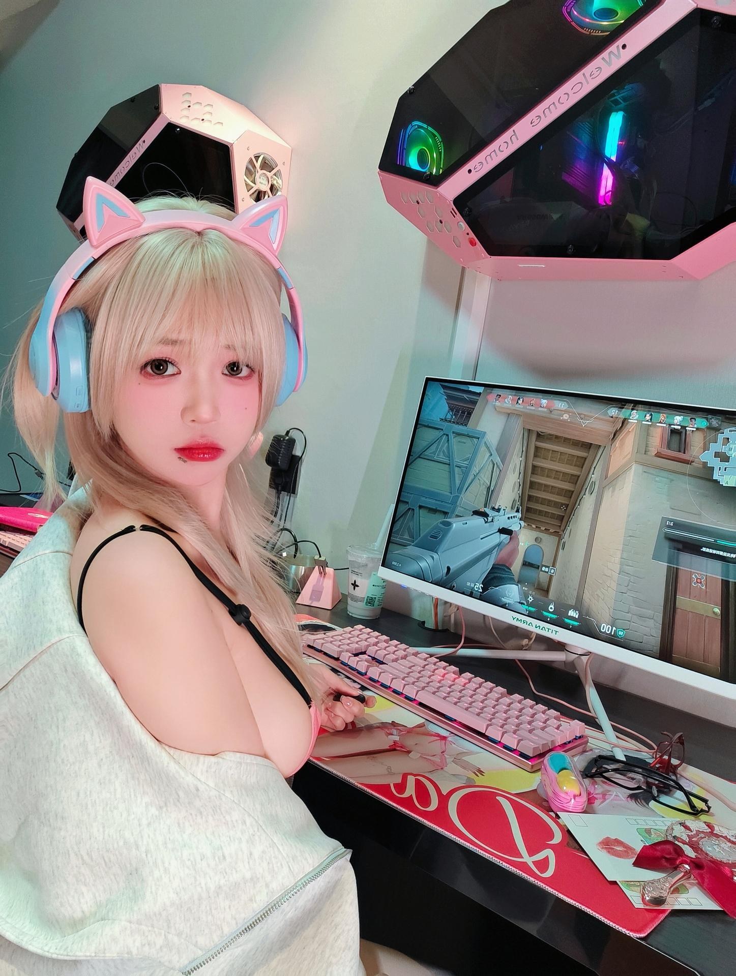 [写真] 麻薯好吃 - แฟนสาวสายอีสปอร์ต: ธีมเกมในบ้าน ถุงน่องสีดำ ขาเรียวสวย 85P