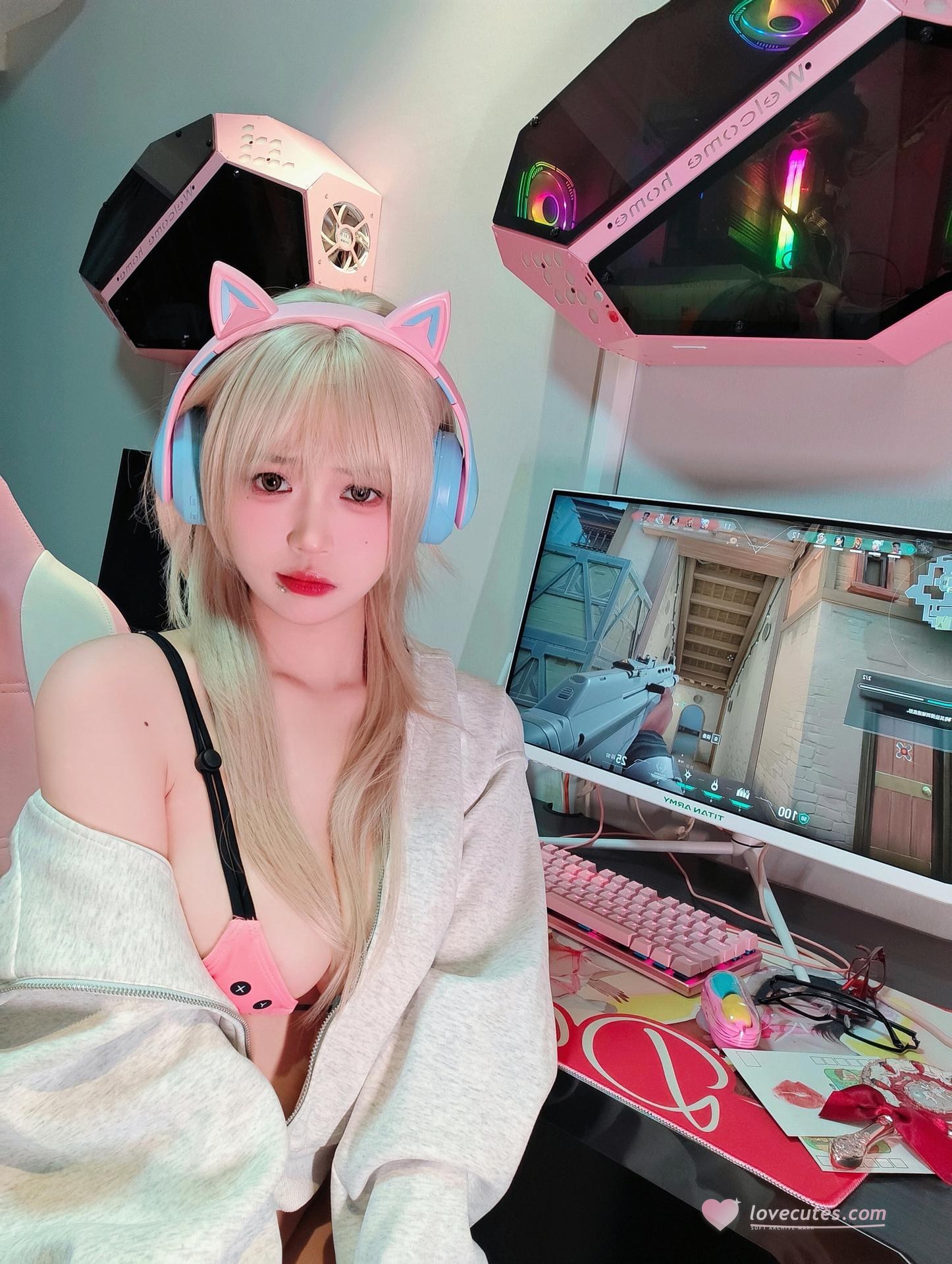 [写真] 麻薯好吃 - แฟนสาวสายอีสปอร์ต: ธีมเกมในบ้าน ถุงน่องสีดำ ขาเรียวสวย 85P