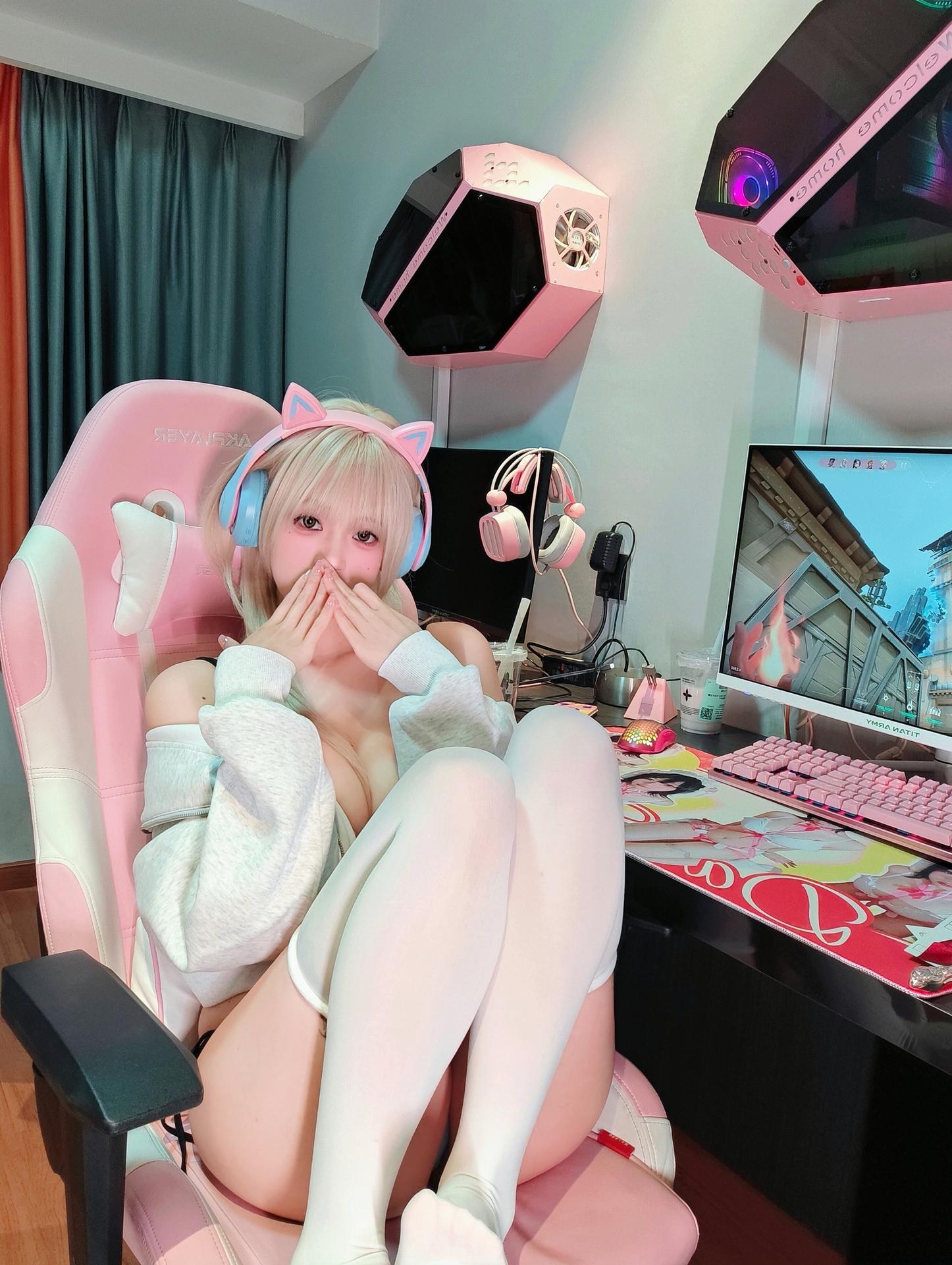 [Photo] Mashu Delicious - Gaming Girlfriend: Home Gaming Theme Black Silk Leggy Beauty 85P