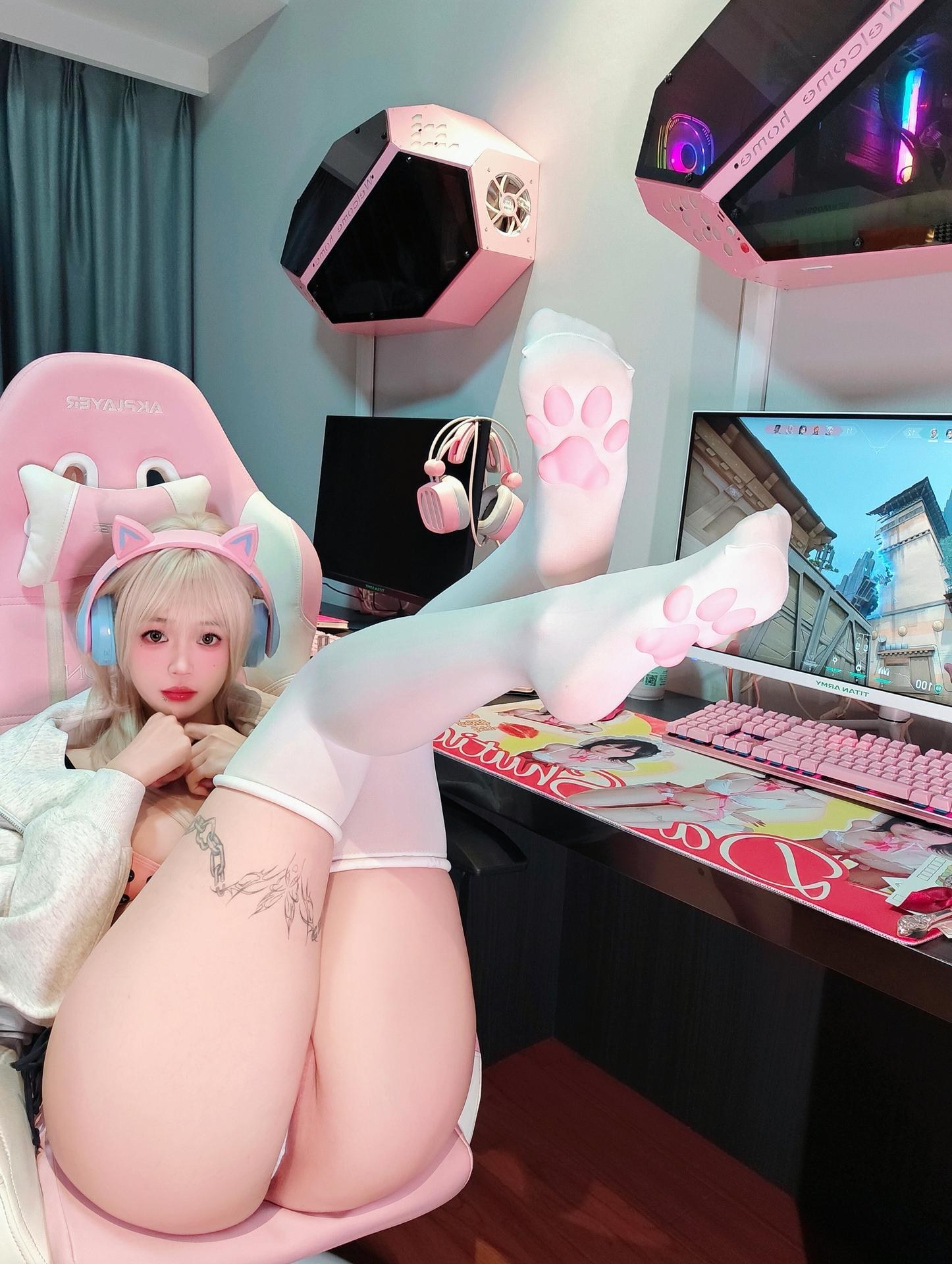 [Photo] Mashu Delicious - Gaming Girlfriend: Home Gaming Theme Black Silk Leggy Beauty 85P