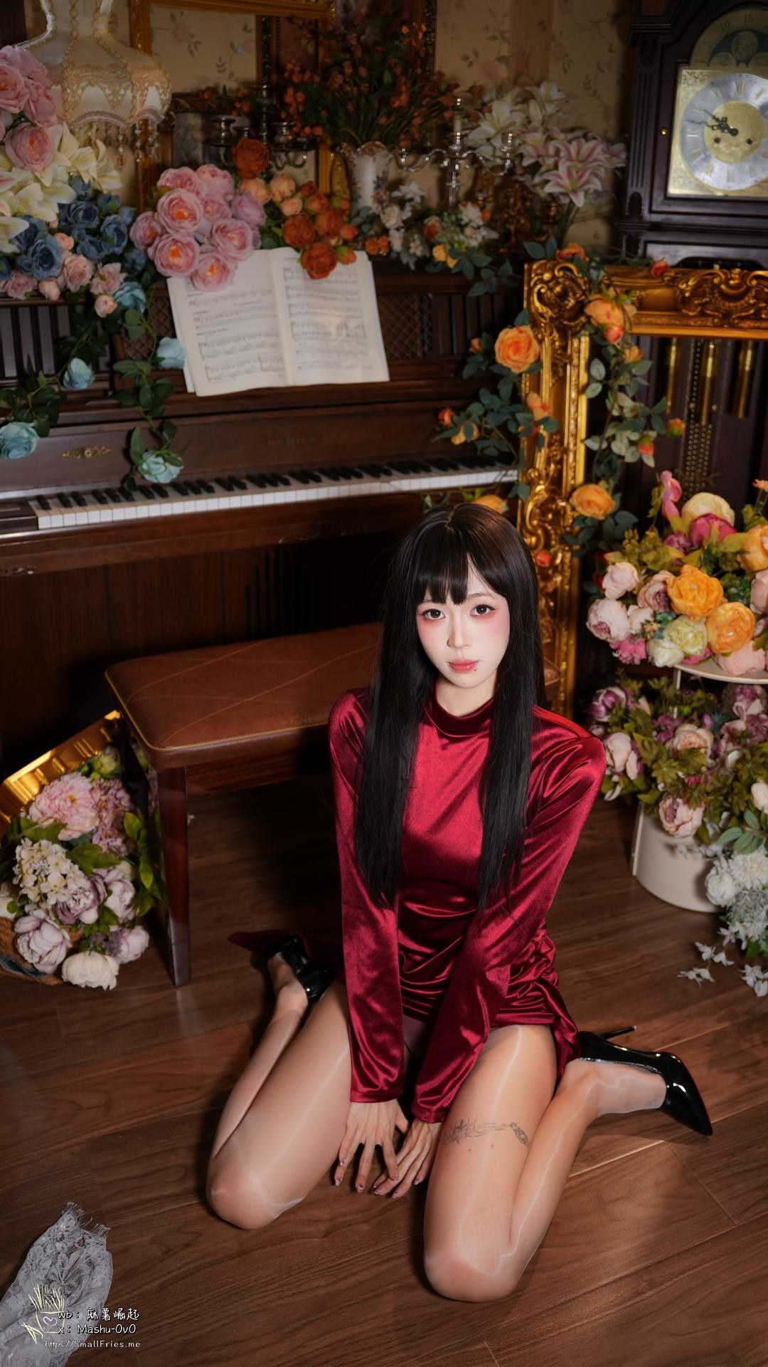 [Photo] Mashu Good to Eat - Burgundy Praise: Burgundy Dress Busty Private Room 47P