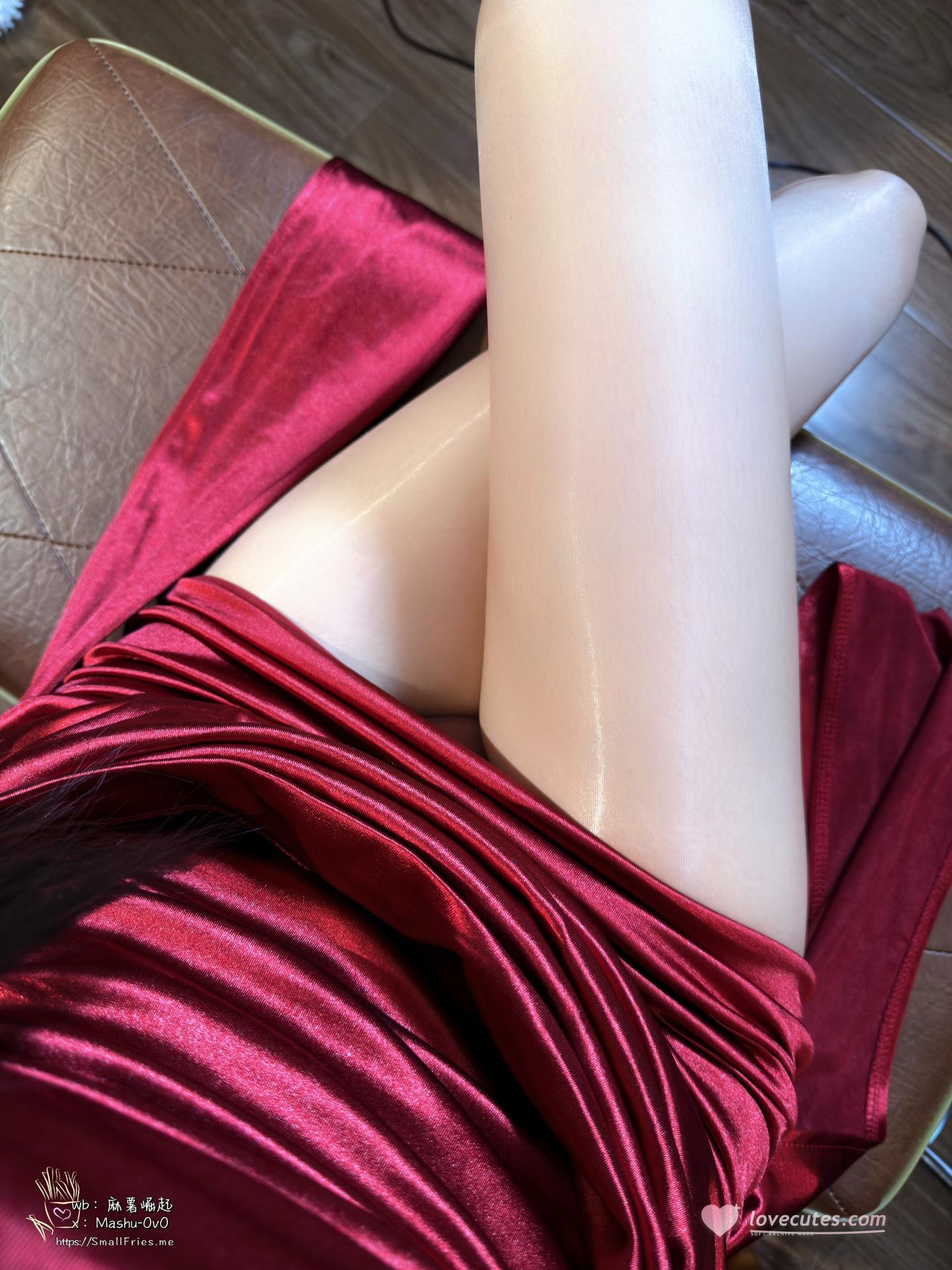 [写真] 麻薯好吃 - ボルドーの賛歌：ボルドーのドレスと美胸のプライベートショット 47P