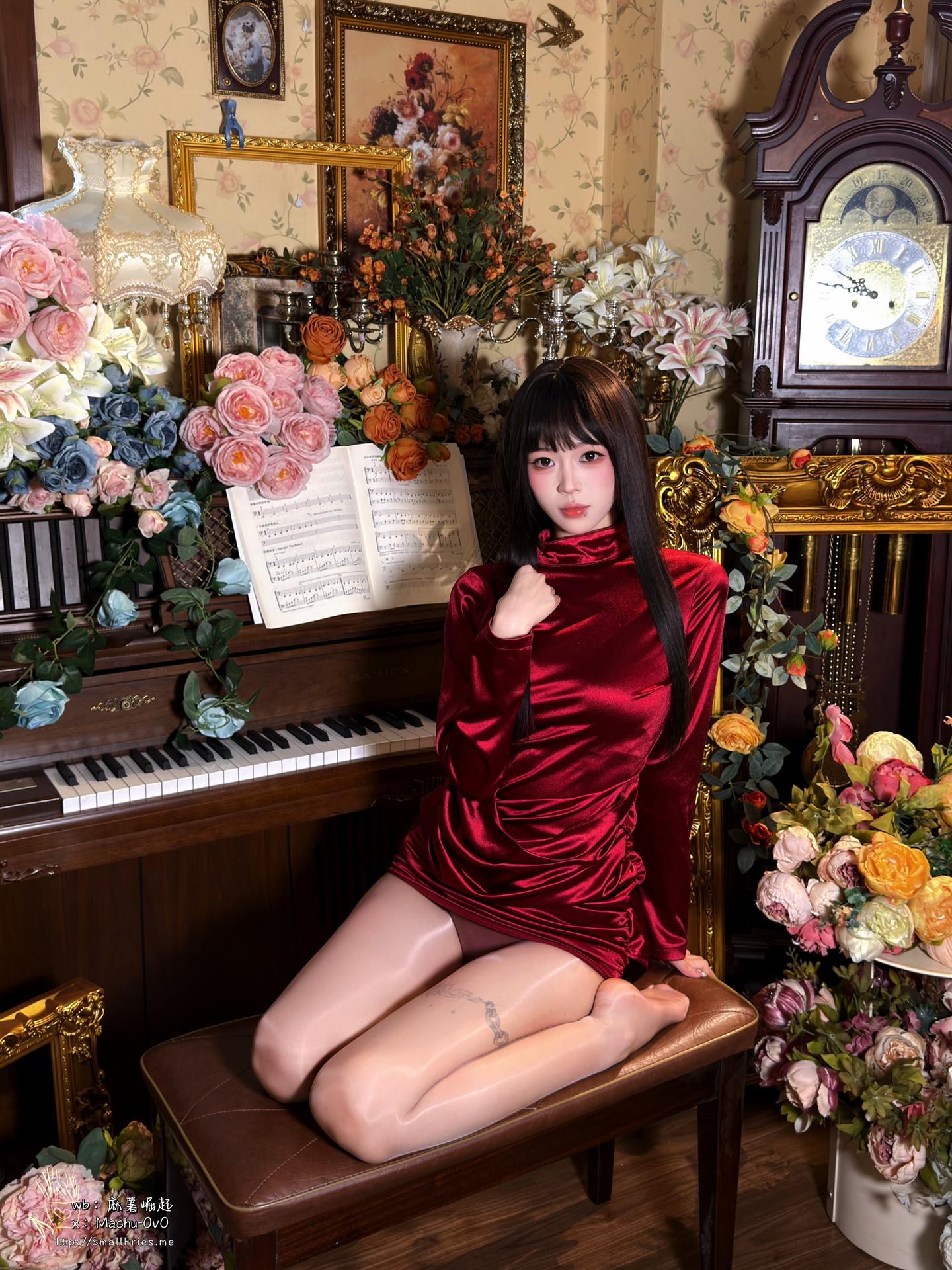 [写真] 麻薯好吃 - ボルドーの賛歌：ボルドーのドレスと美胸のプライベートショット 47P