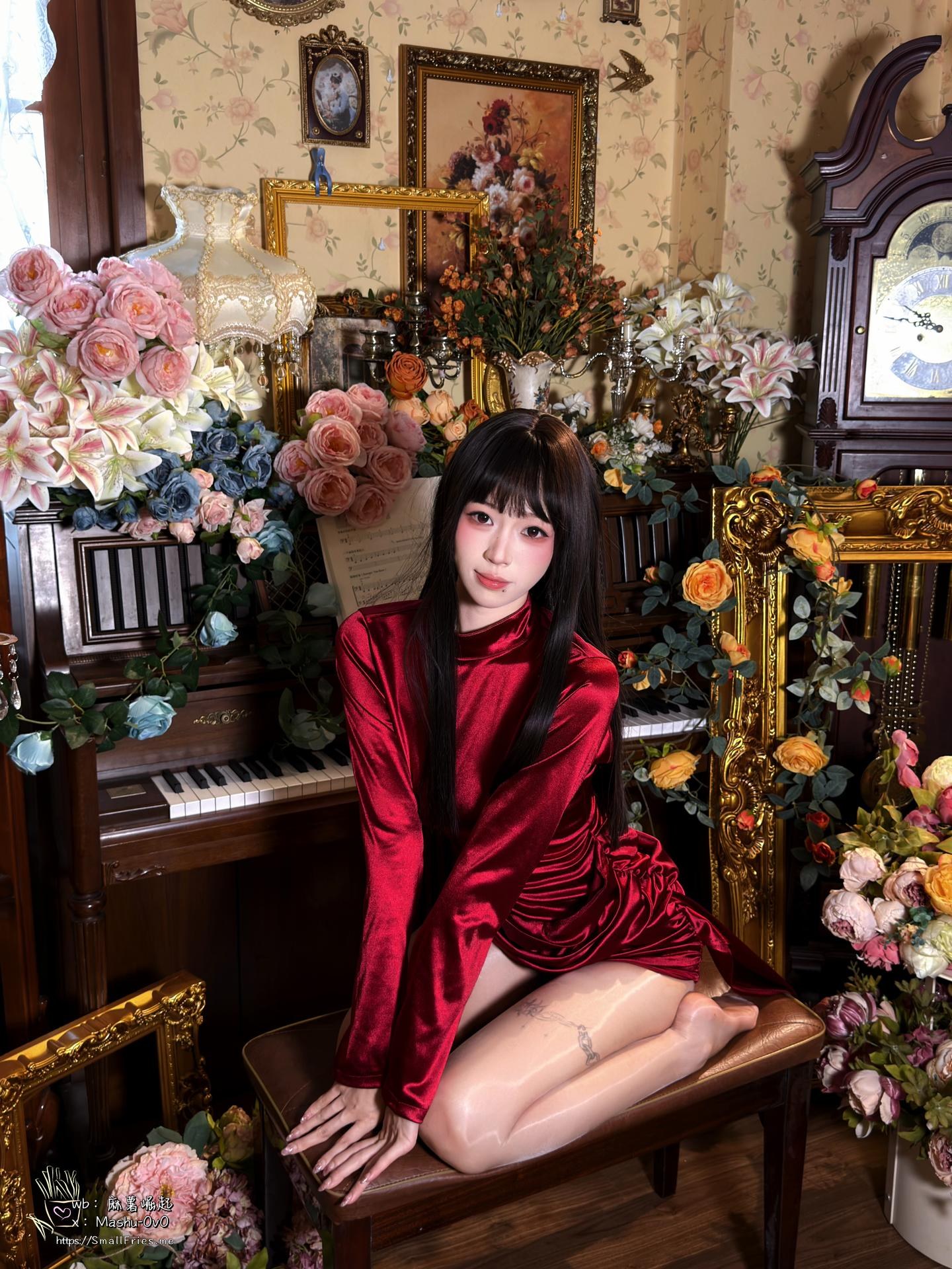 [写真] 麻薯好吃 - ボルドーの賛歌：ボルドーのドレスと美胸のプライベートショット 47P