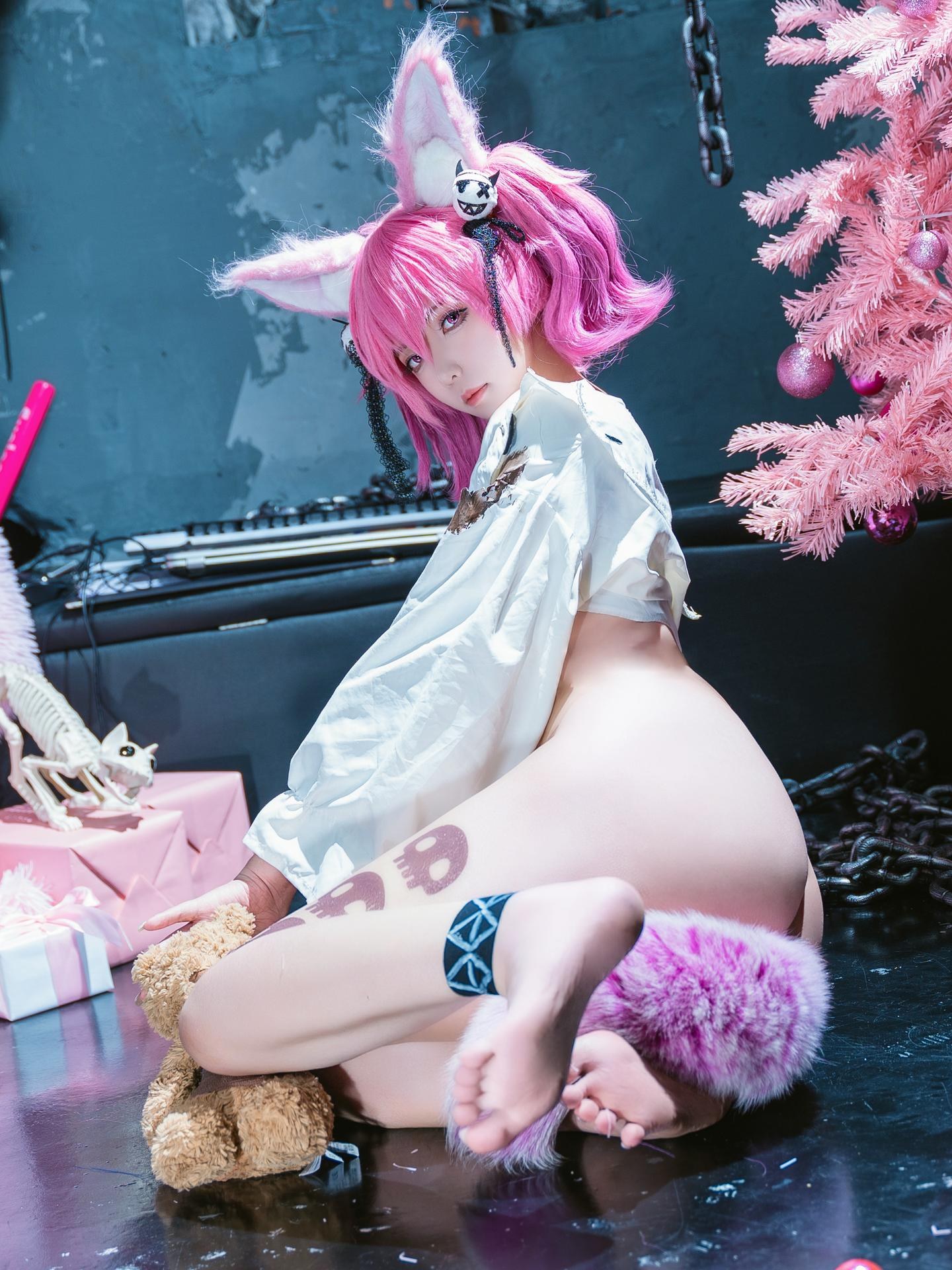 [cosplay] 小和甜酒 - Arknights Wǔ Liàn: phục trang nhân vật đen trắng tái hiện phòng riêng 44P1V