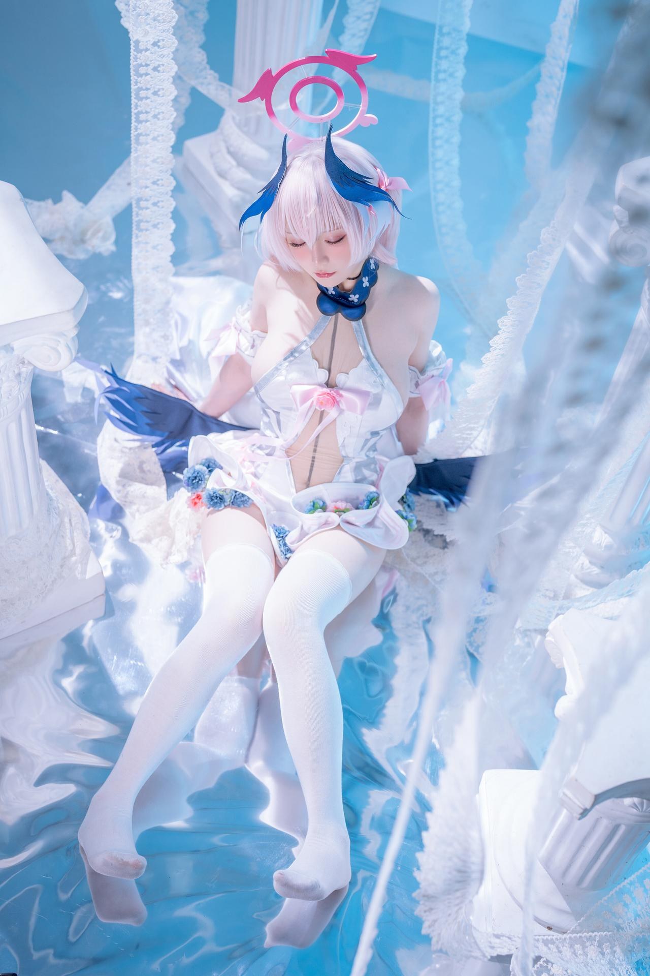 [cosplay] 星之迟迟Hoshilily - Blue Archive นาเอะเอะ โคฮารุ: ชุดแม่ชี ถุงน่องสีขาว 47P