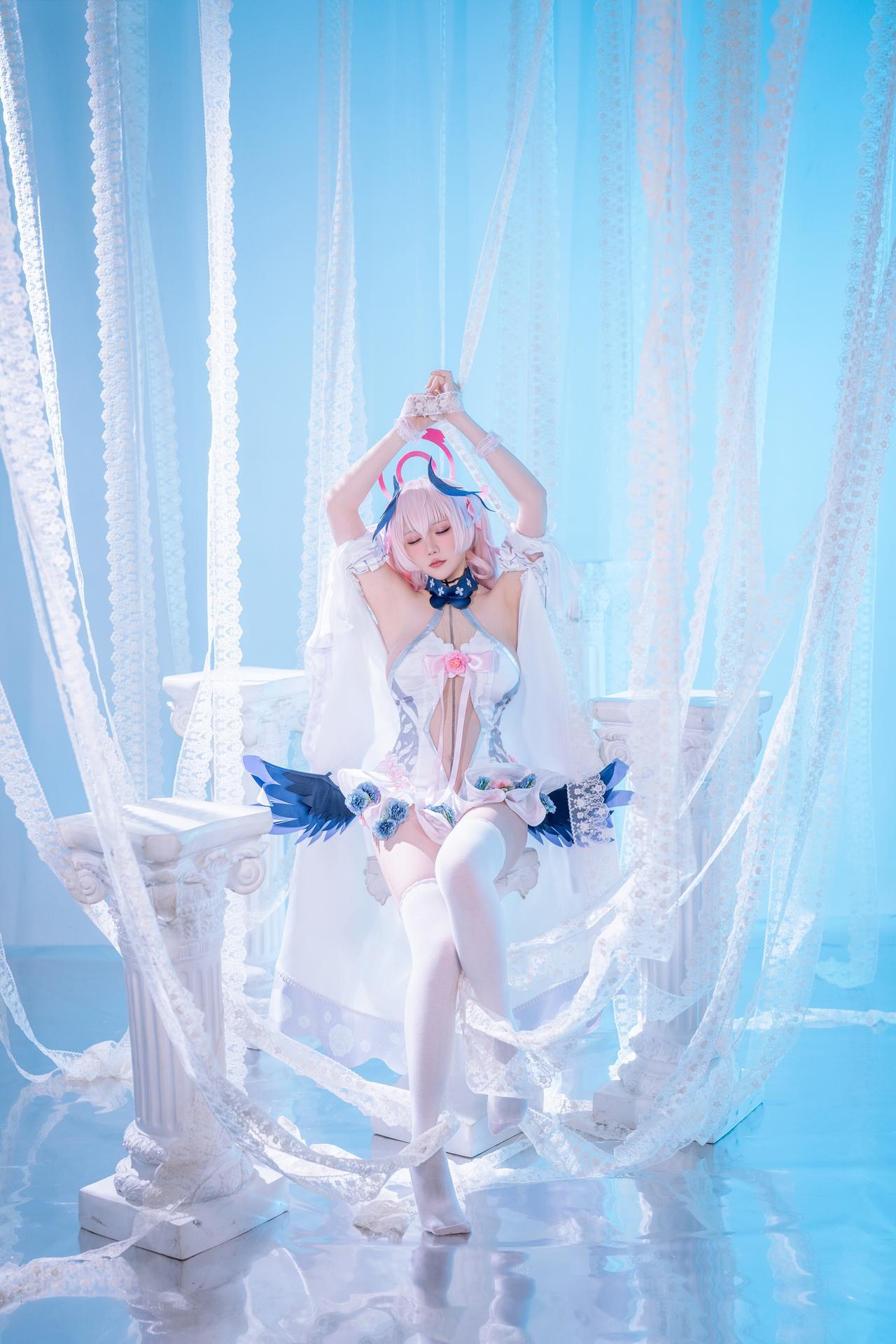 [cosplay] 星之迟迟Hoshilily - Blue Archive นาเอะเอะ โคฮารุ: ชุดแม่ชี ถุงน่องสีขาว 47P