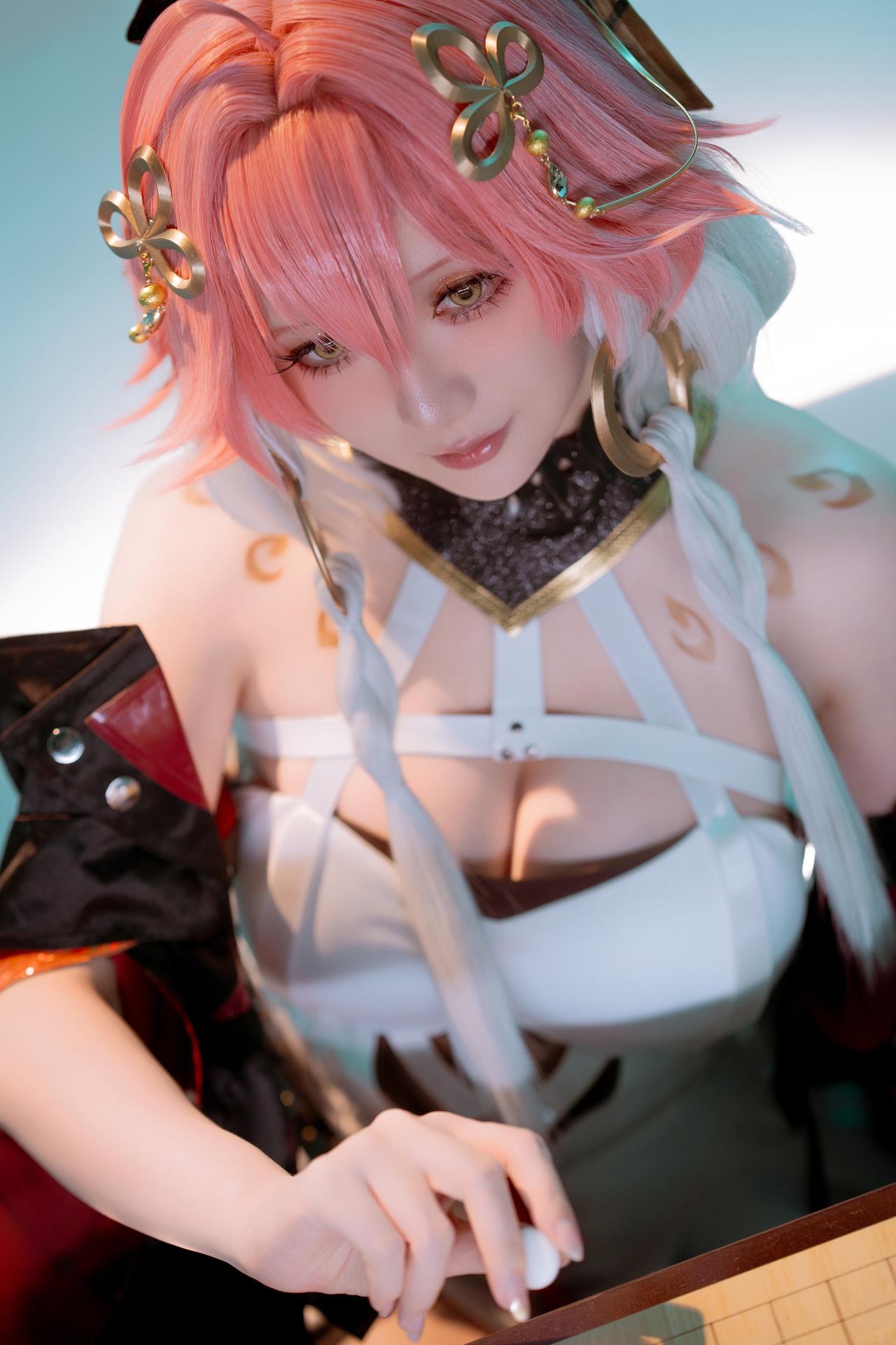 [cosplay] 星之迟迟Hoshilily - Wuthering Waves Changli: ชุดดำทองและเรียวขาที่ถ่ายทอดได้สมจริง 24P