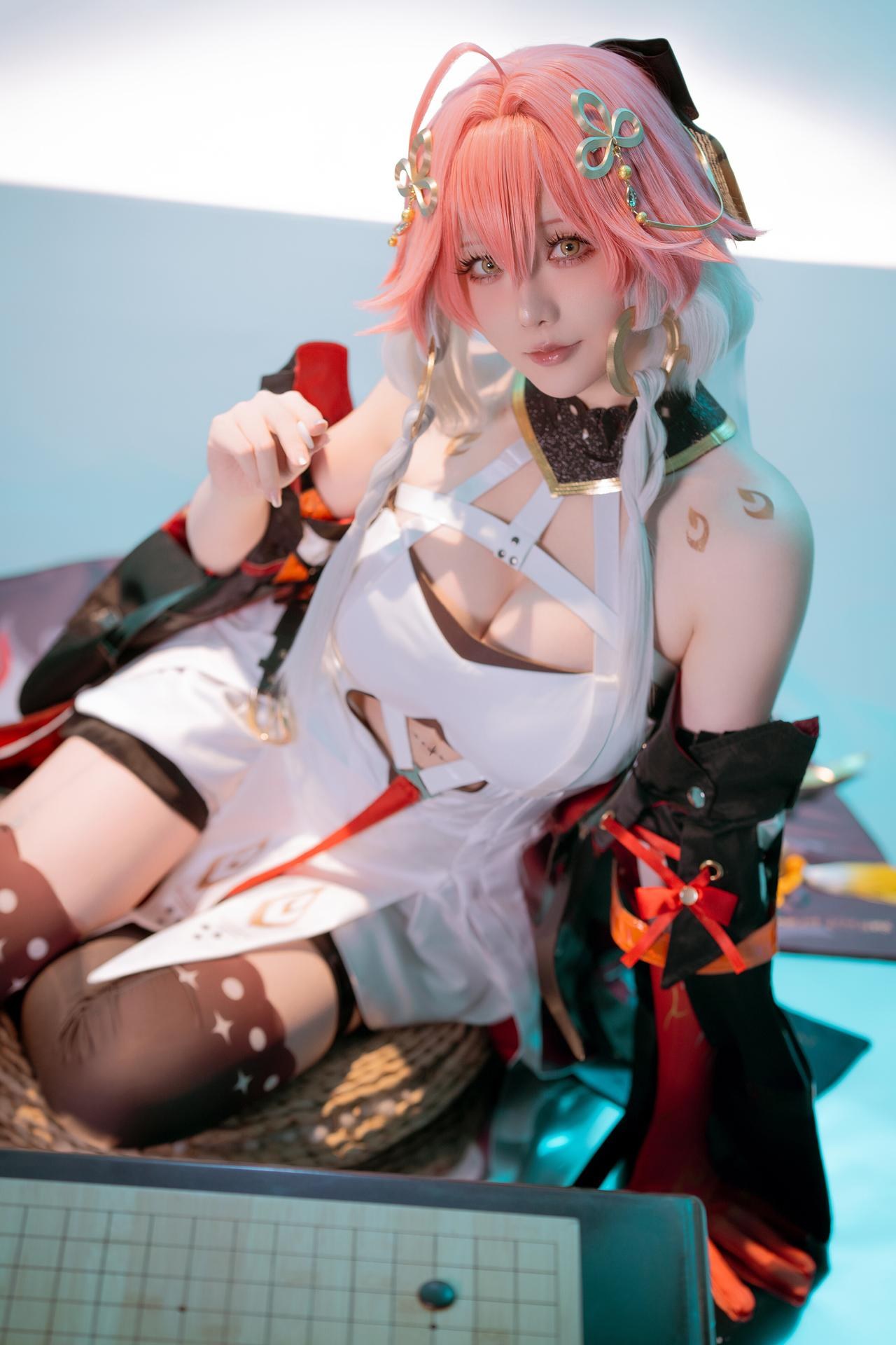 [cosplay] 星之迟迟Hoshilily - Wuthering Waves Changli: ชุดดำทองและเรียวขาที่ถ่ายทอดได้สมจริง 24P