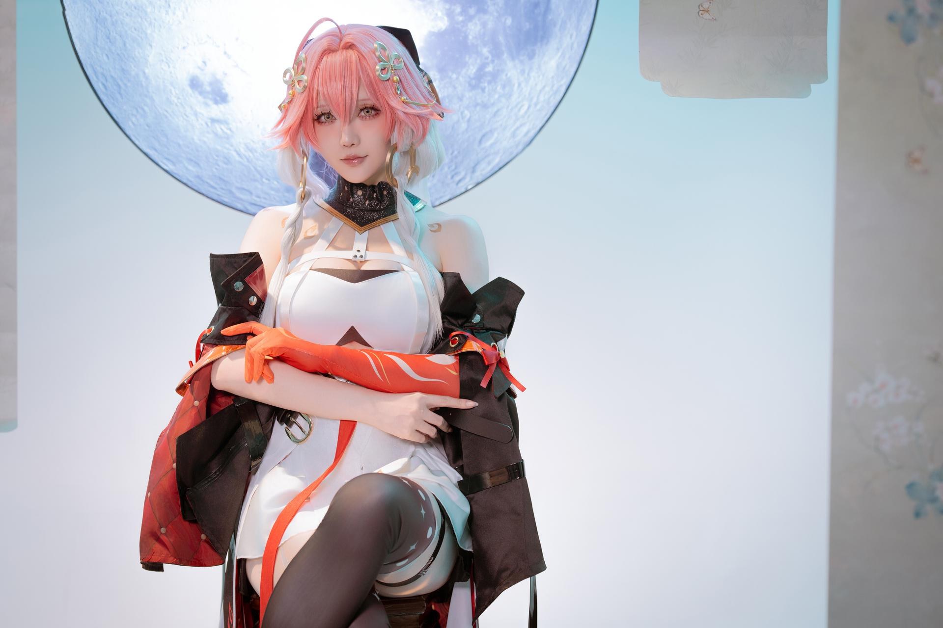 [cosplay] 星之迟迟Hoshilily - Wuthering Waves Changli: ชุดดำทองและเรียวขาที่ถ่ายทอดได้สมจริง 24P