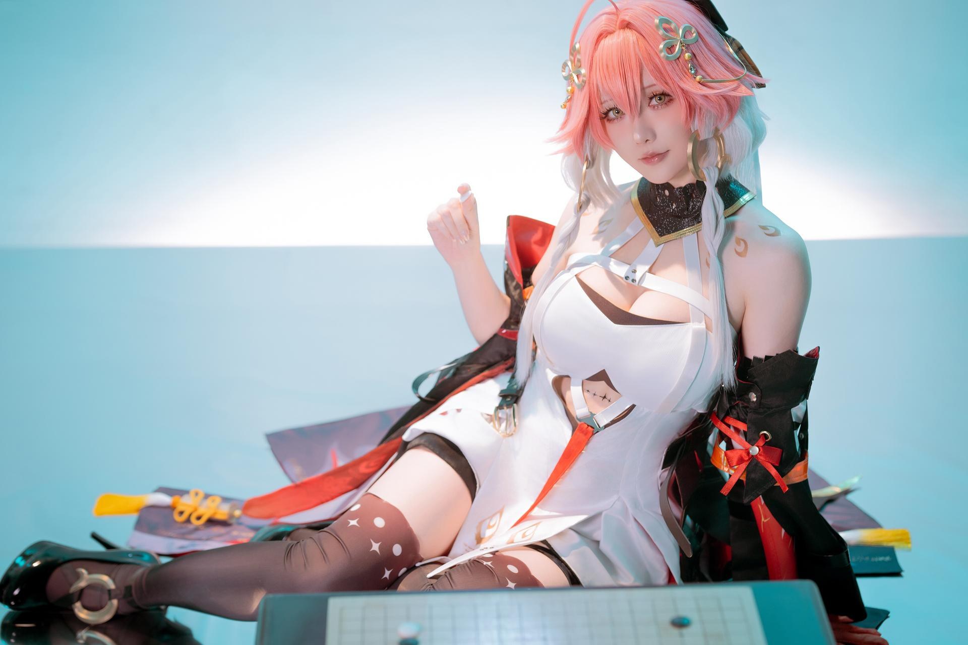 [cosplay] 星之迟迟Hoshilily - Wuthering Waves Changli: ชุดดำทองและเรียวขาที่ถ่ายทอดได้สมจริง 24P