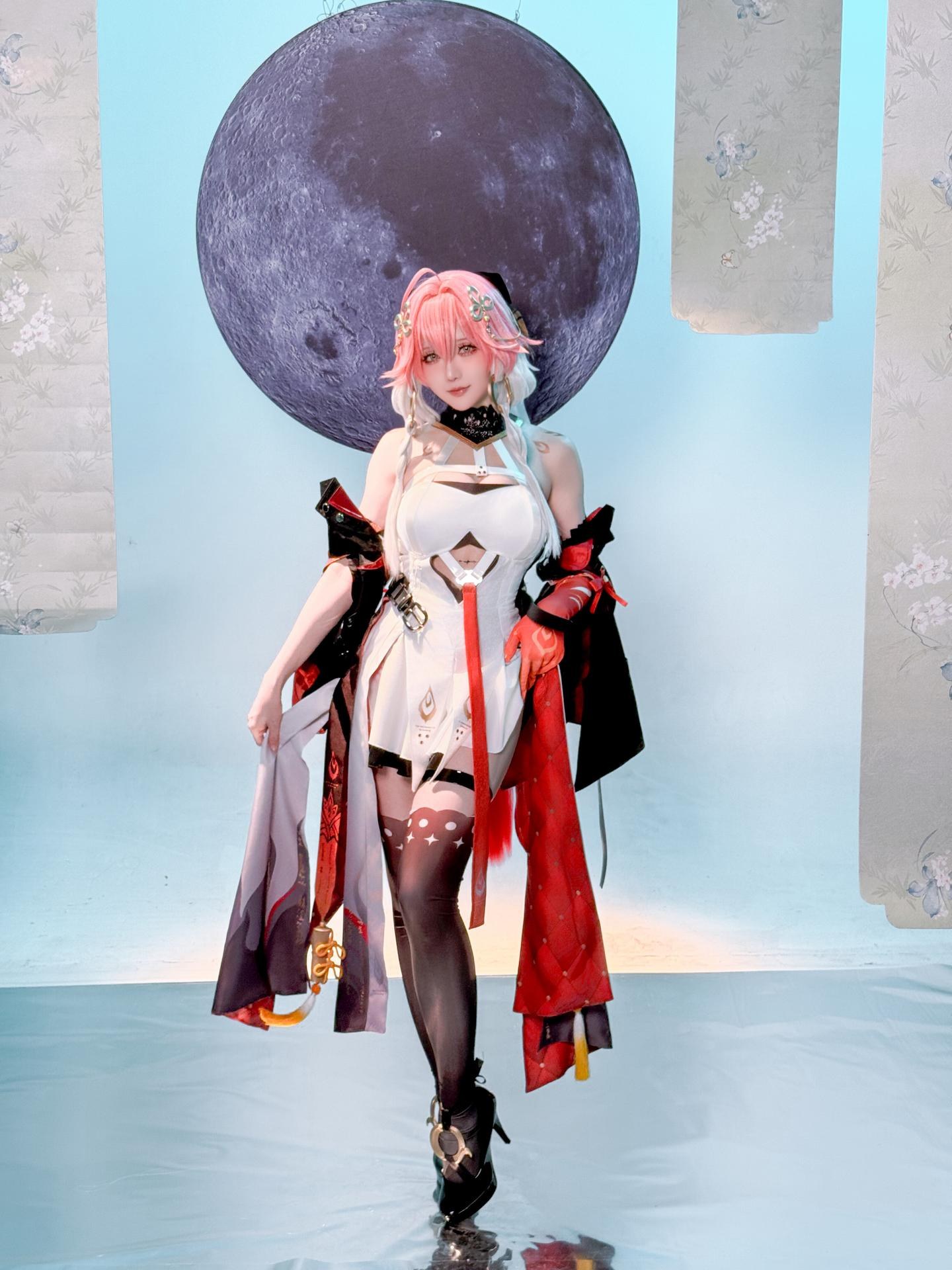 [cosplay] 星之迟迟Hoshilily - 鳴潮 長離：黒金礼装美脚再現 24P