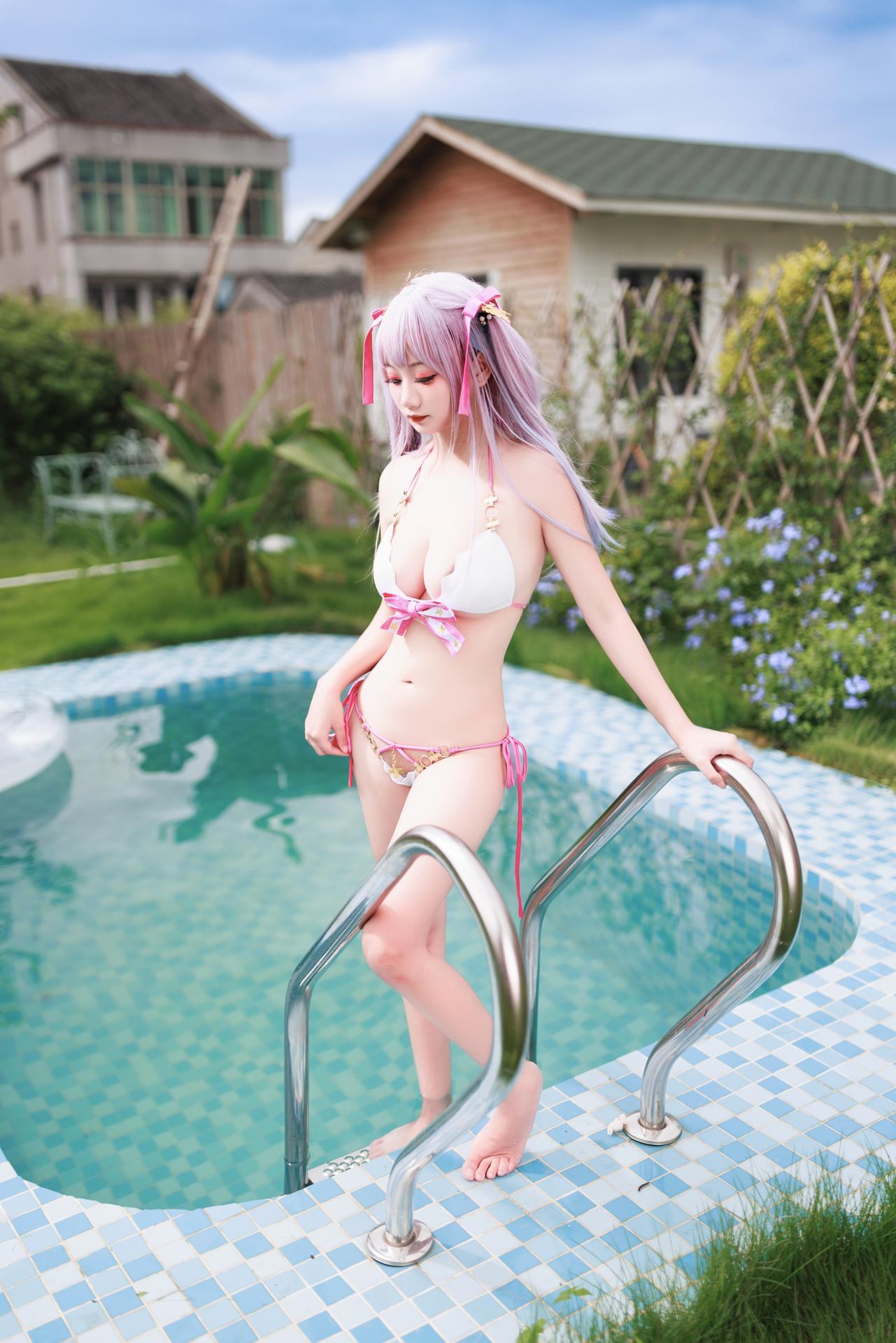 [cosplay] 阿雪雪 - 碧蓝航线 普利茅斯: đồ bơi, chân trắng tất trắng 99P2V