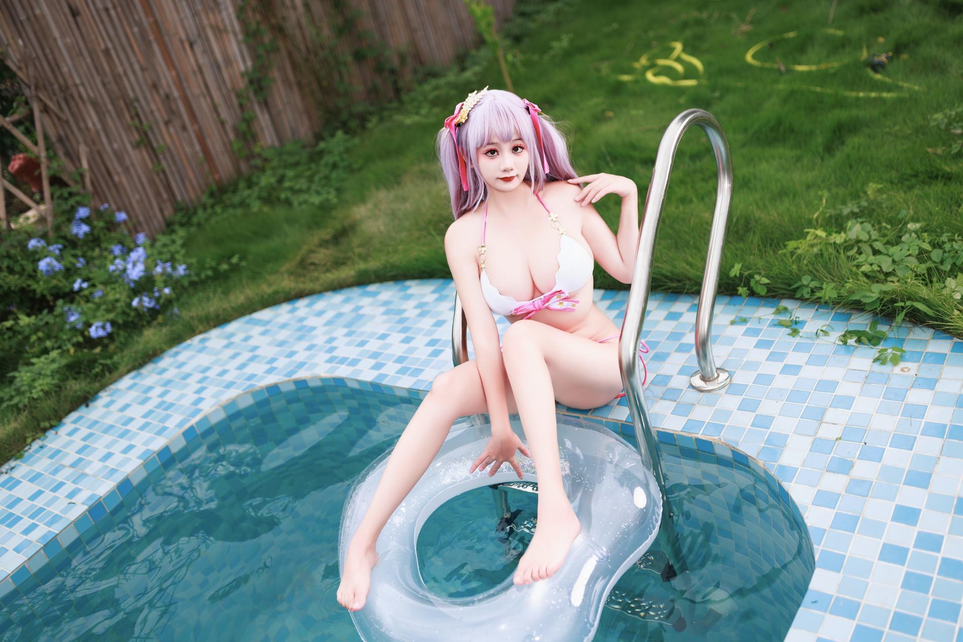 [cosplay] 阿雪雪 - 碧蓝航线 普利茅斯：泳装白丝美腿 99P2V