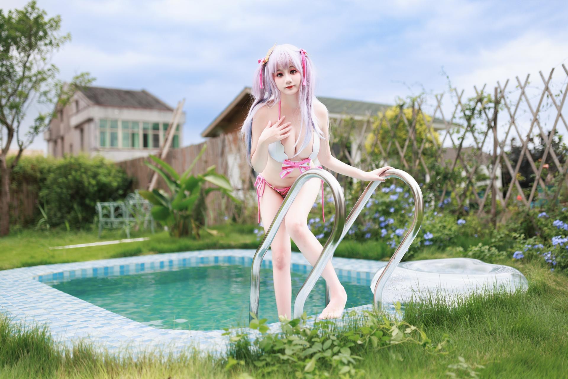 [cosplay] A Xuexue - Azur Lane Plymouth: Swimsuit White-Stocking Legs 99P2V