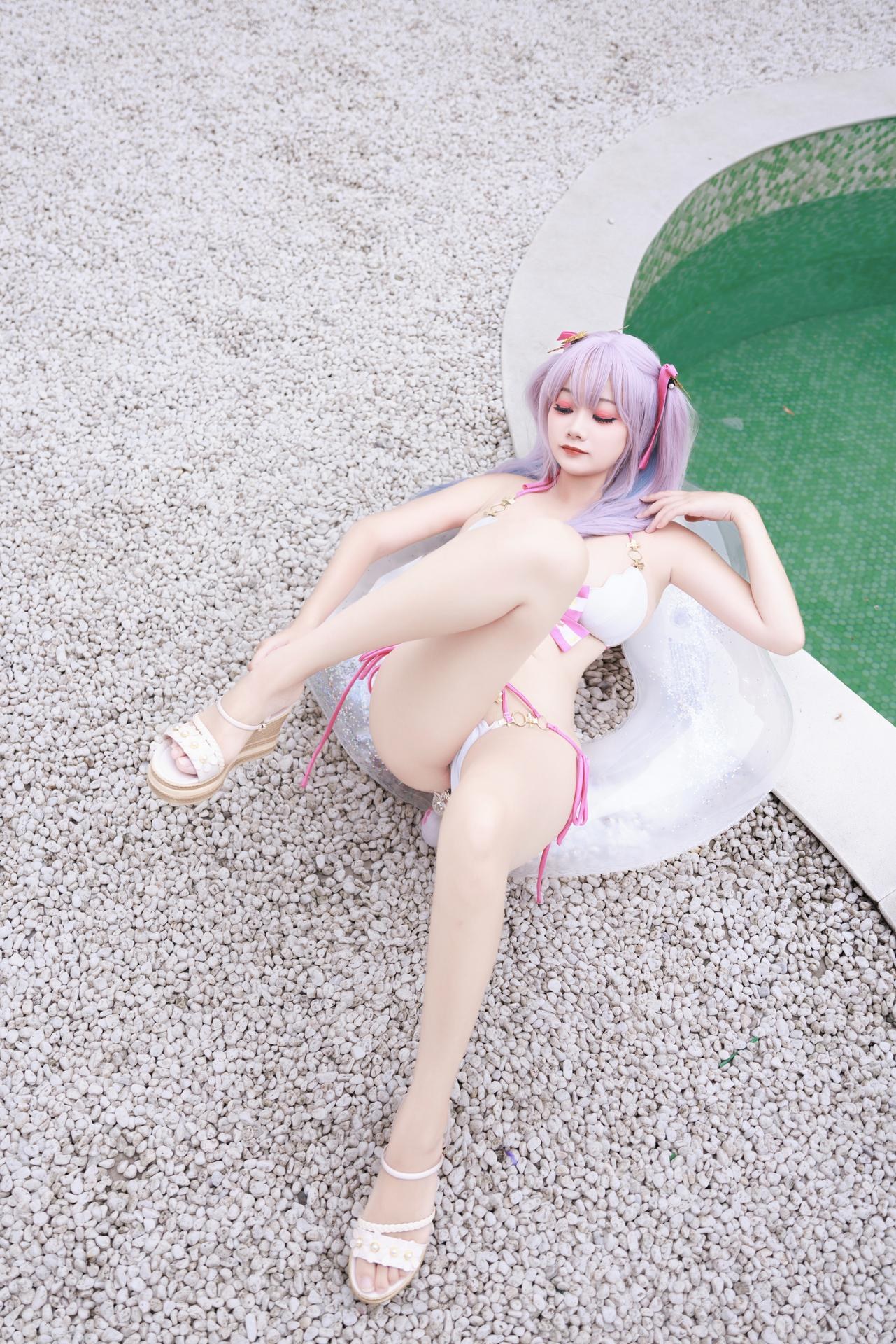 [cosplay] 阿雪雪 - 碧蓝航线 普利茅斯: đồ bơi, chân trắng tất trắng 99P2V