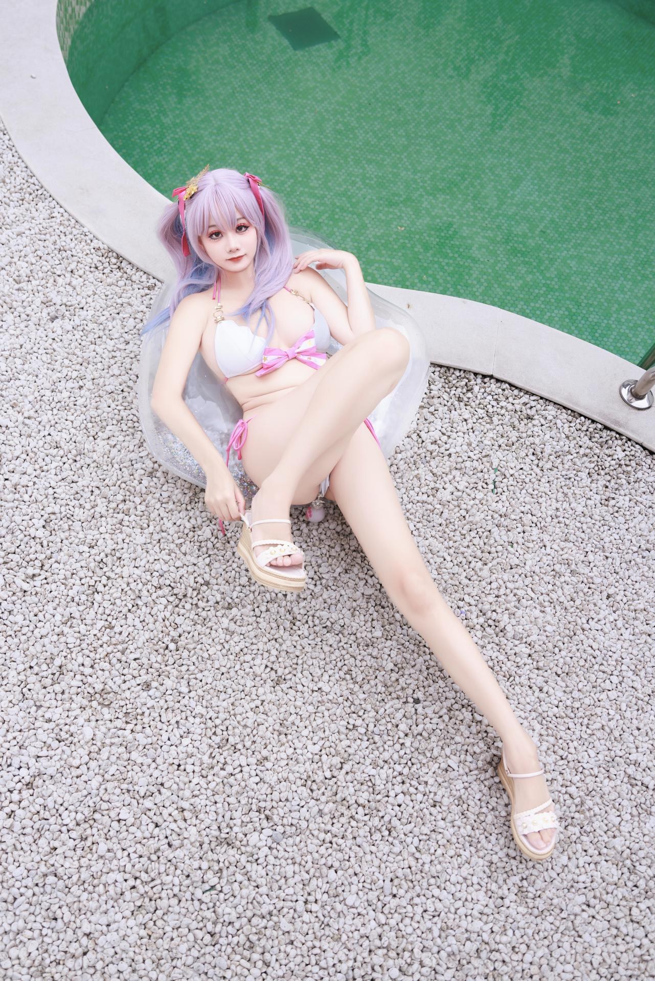 [cosplay] 阿雪雪 - 碧藍航線 普利茅斯：泳裝白絲美腿 99P2V