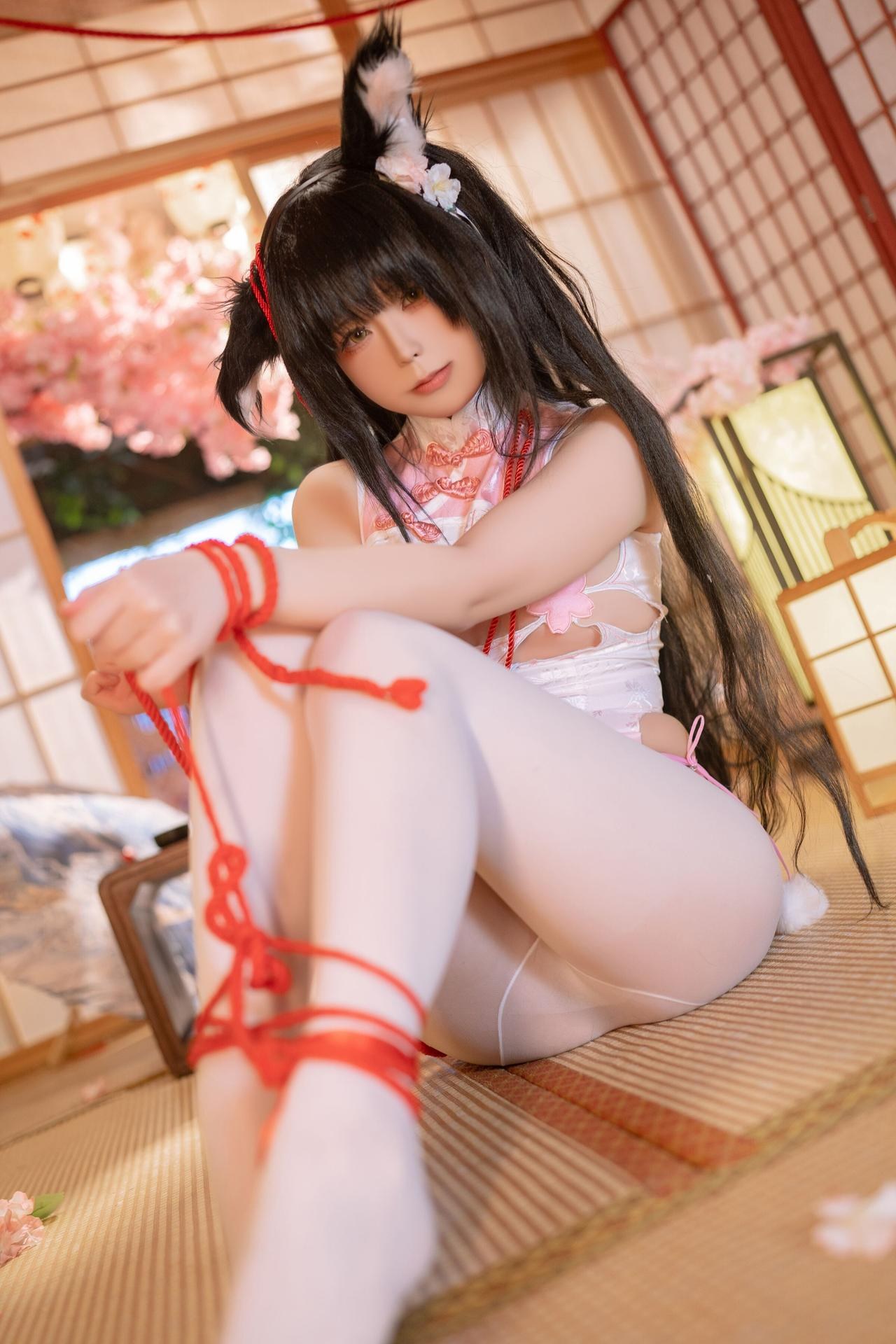 [cosplay] Quan冉有点饿 - 碧蓝航线 長門：ชุดกี่เพ้าสีแดง ถุงน่องขาว ขาเรียวสวย 76P1V
