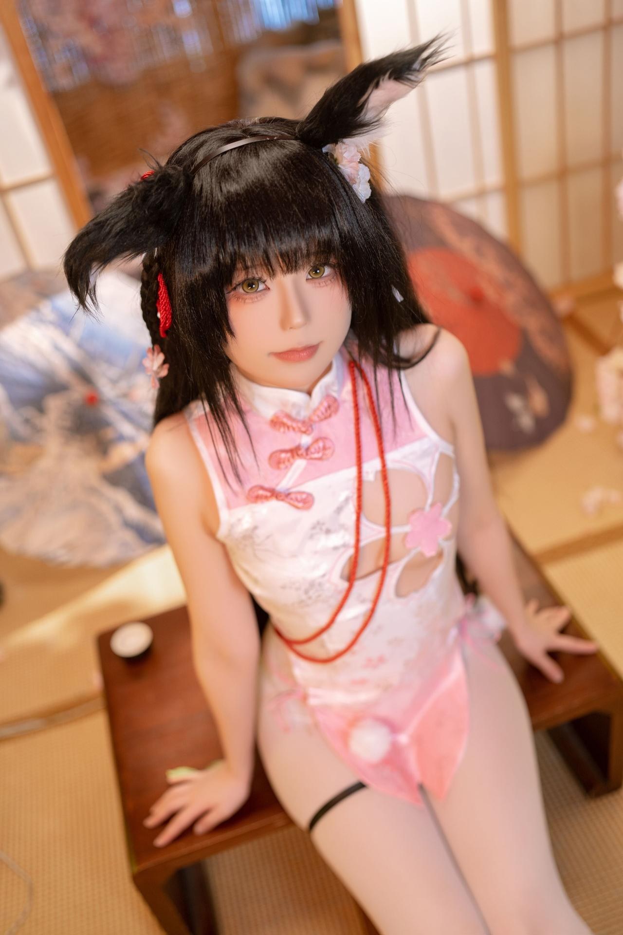 [cosplay] Quan冉有点饿 - 碧蓝航线 长门：赤いチャイナドレス 白ストッキング美脚 76P1V