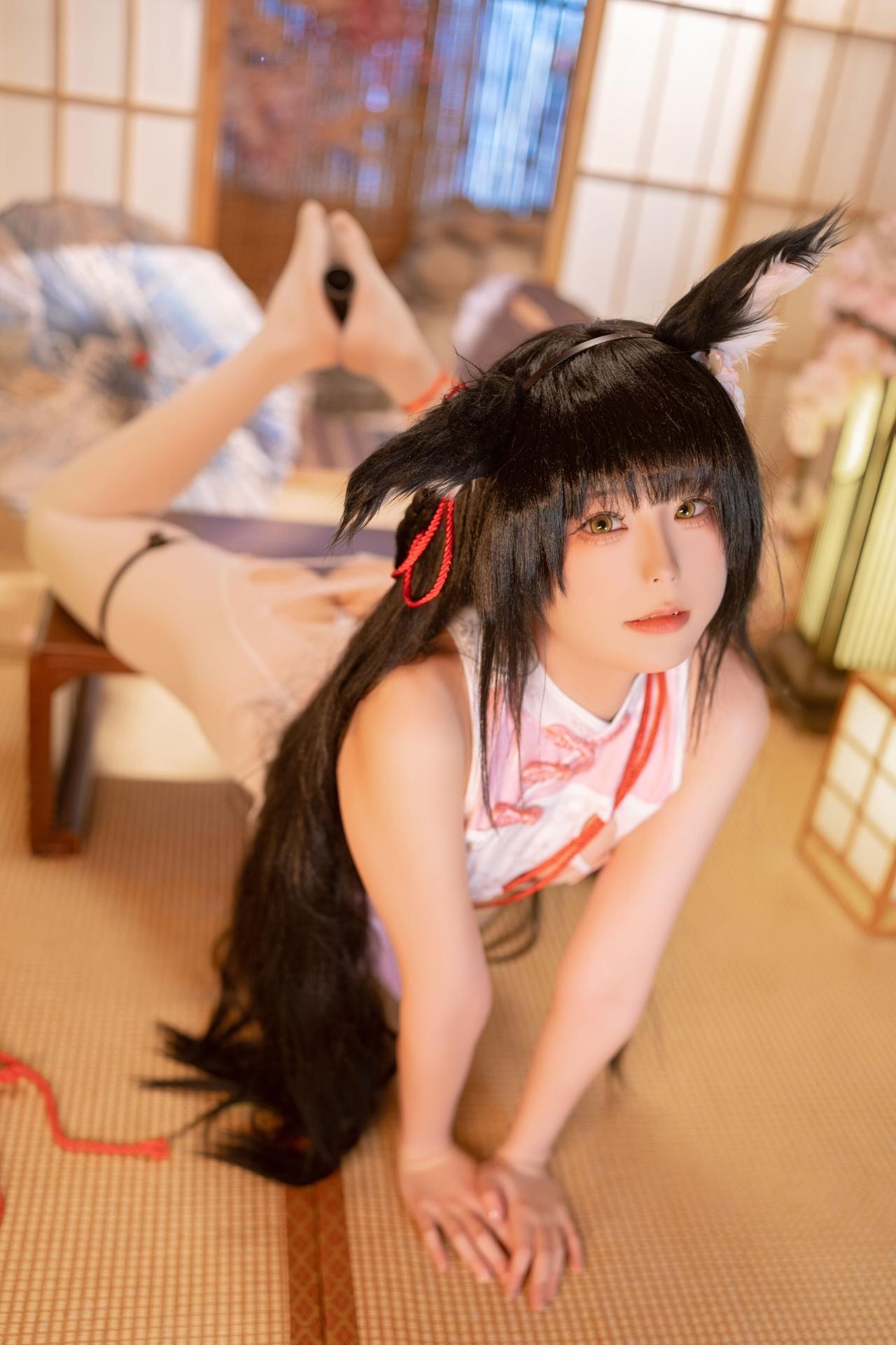 [cosplay] Quan冉有点饿 - 碧蓝航线 長門：ชุดกี่เพ้าสีแดง ถุงน่องขาว ขาเรียวสวย 76P1V