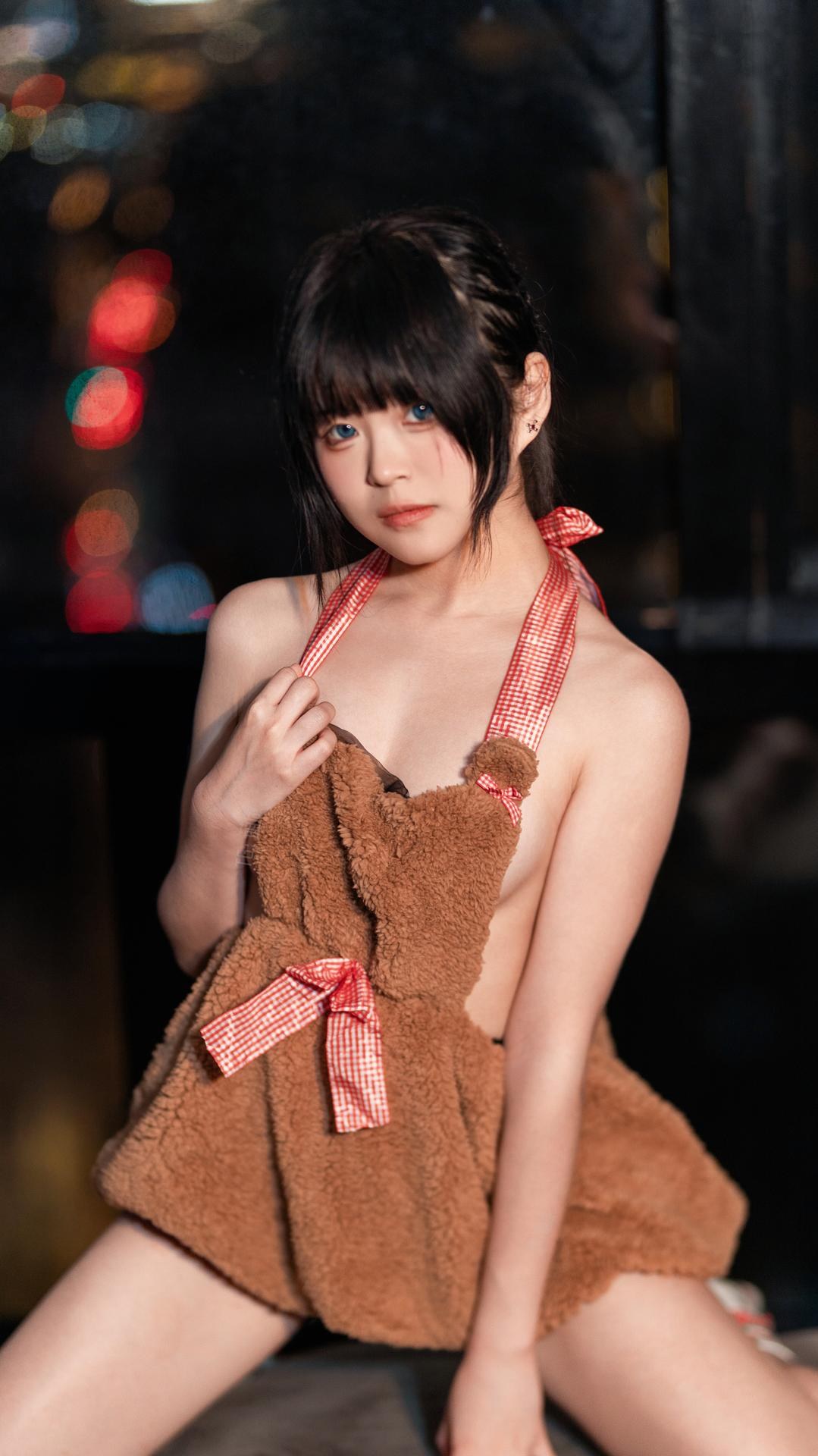 [私房] 渡久山 - NO.008 小熊圍裙：圍裙內衣美胸私房 23P