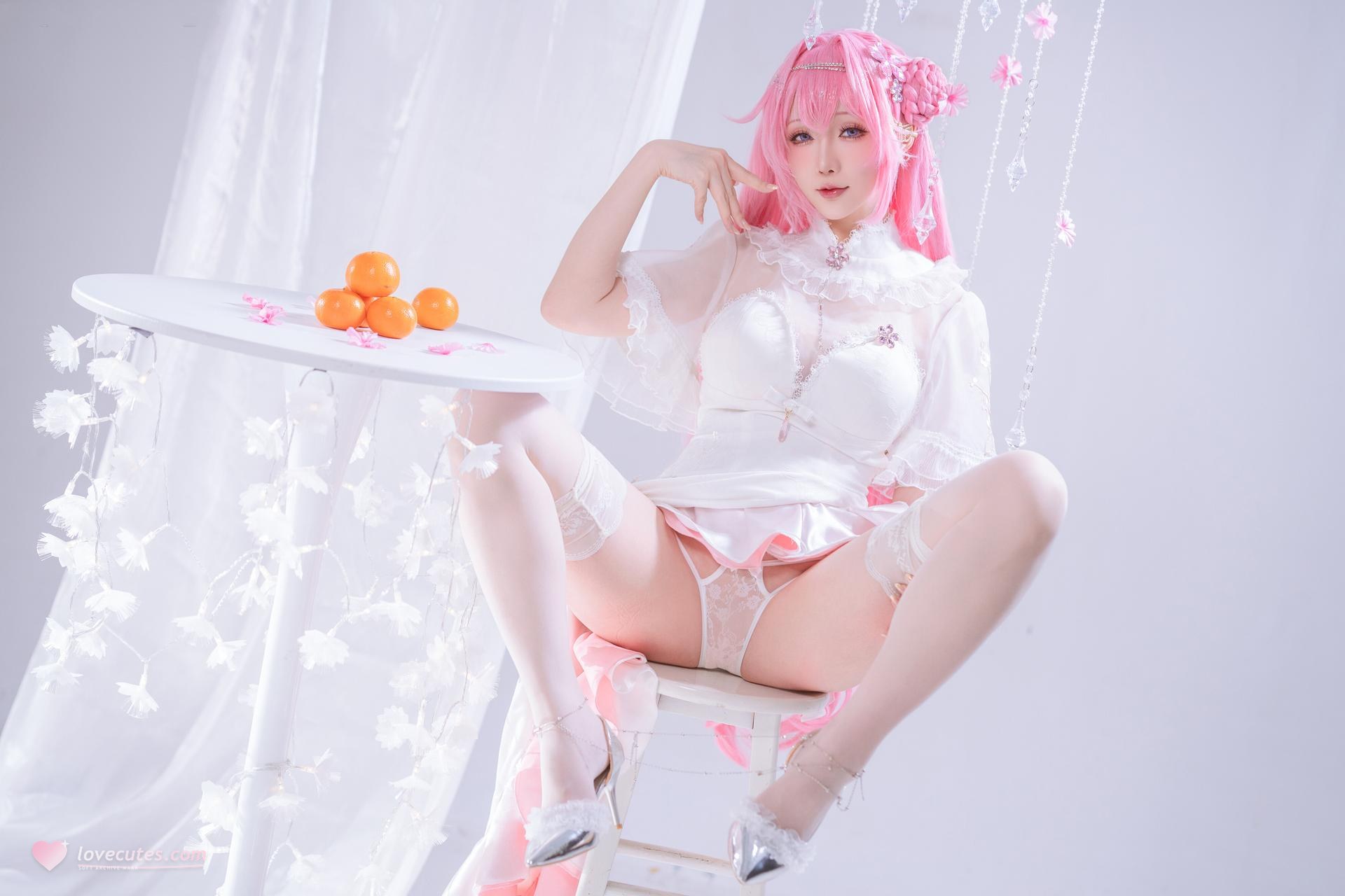 [cosplay] 星之迟迟Hoshilily - ชัยชนะเทพธิดา: Nikke โดโรธี: ชุดพิธีการผมขาว ถุงน่องสีขาว ขาเรียวสวย อ้างอิงต้นฉบับ 44P