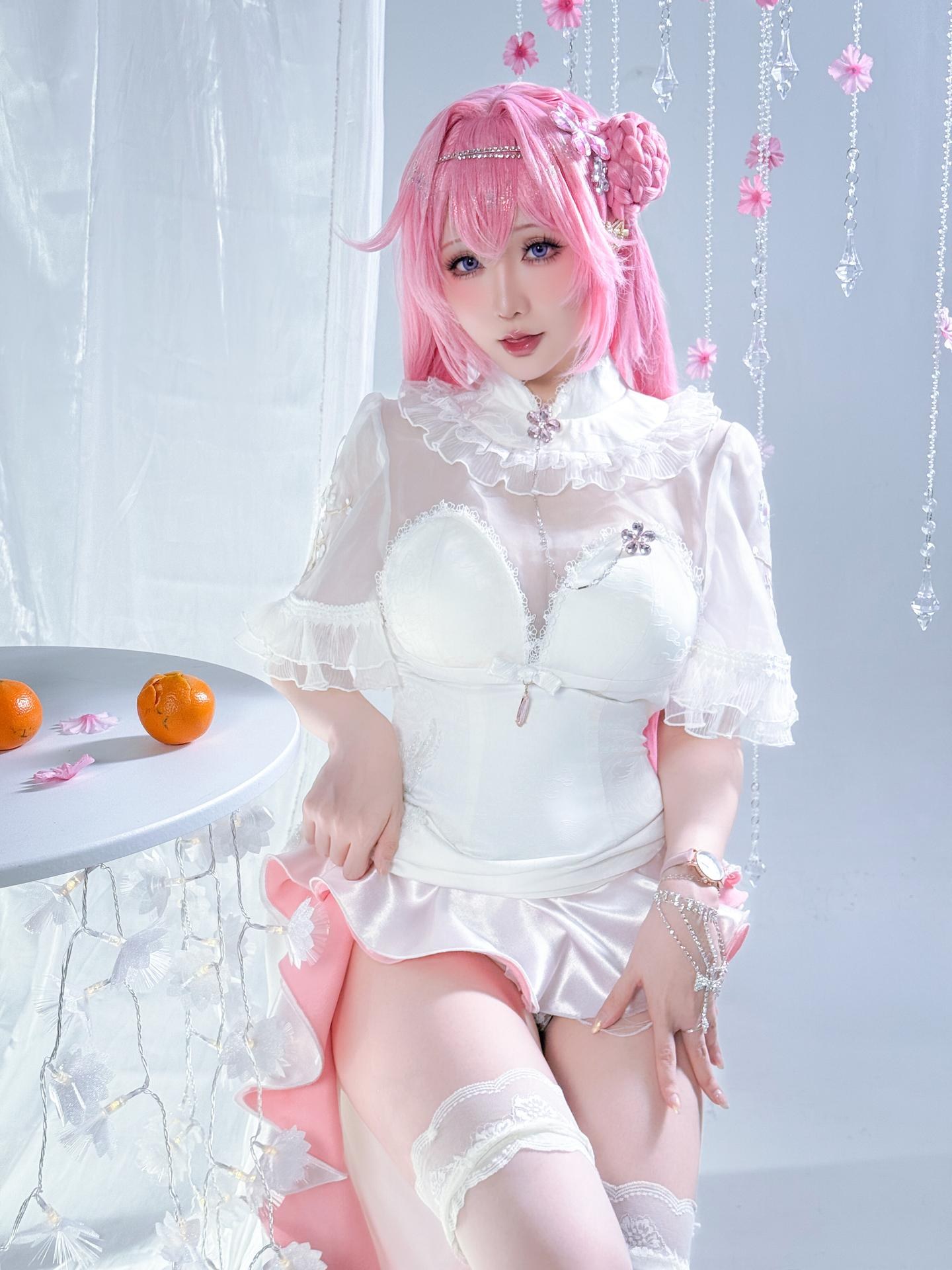 [cosplay] 星之迟迟Hoshilily - 胜利女神：妮姬 桃乐丝：白发礼装白丝美腿还原 44P