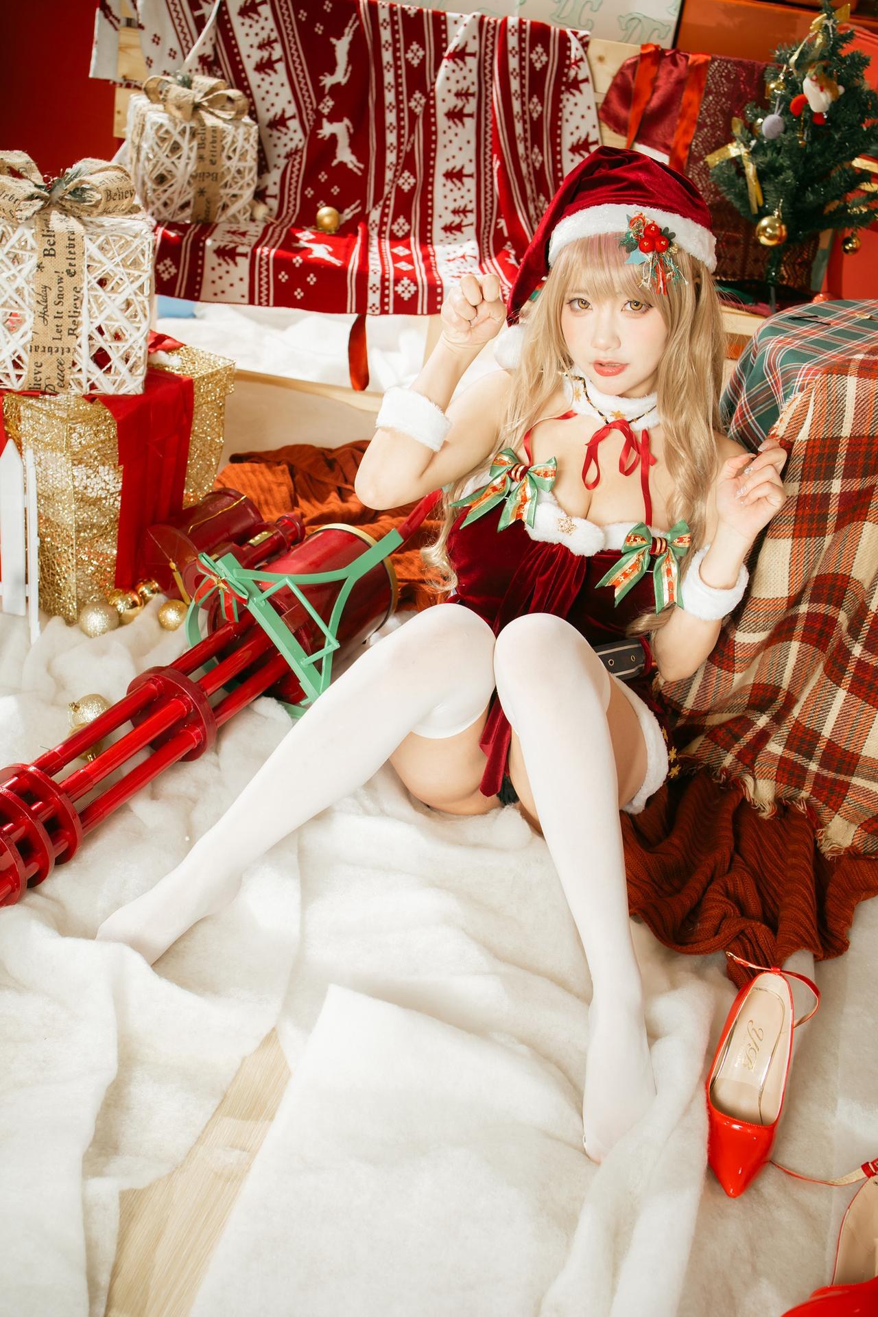 [cosplay] 是一只熊仔 - 艾玛คริสต์มาส: ภาพถ่ายคอสเพลย์ชุดแดงเทศกาลคริสต์มาส 40P
