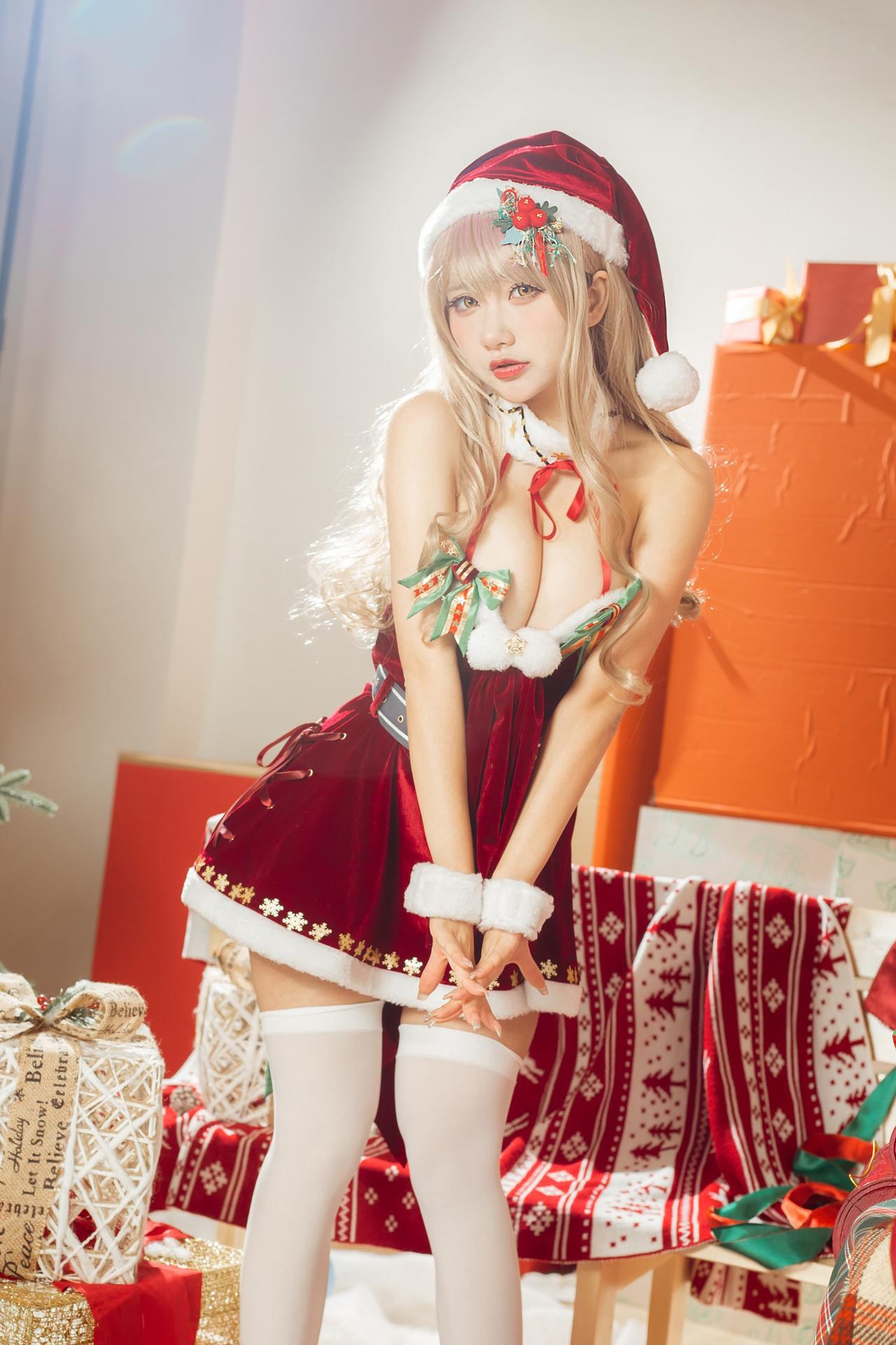 [cosplay] 是一只熊仔 - 艾玛คริสต์มาส: ภาพถ่ายคอสเพลย์ชุดแดงเทศกาลคริสต์มาส 40P