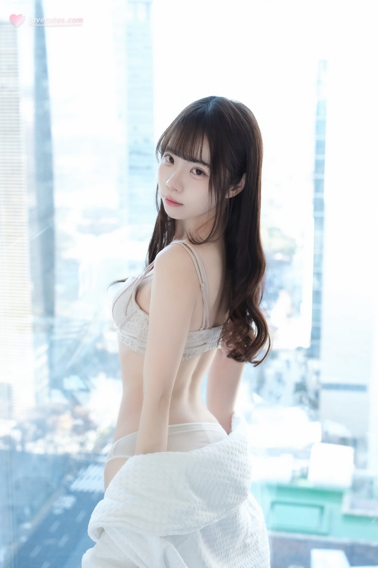 [私房] 可可小白兔 - 清纯邻居女孩的秘密：窗边居家主题写真 63P