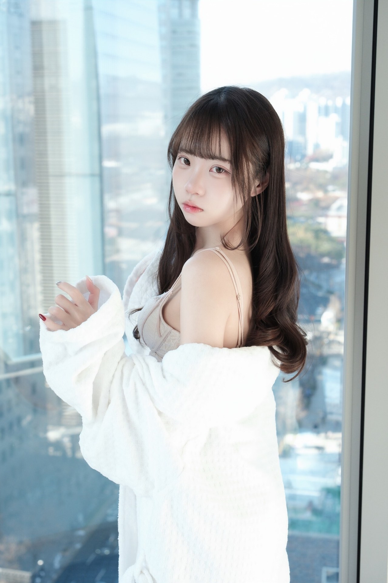 [Private Room] Keke Xiaobaitu - The Secret of the Innocent Neighbor Girl: Window-Side Home-Style Photoshoot 63P