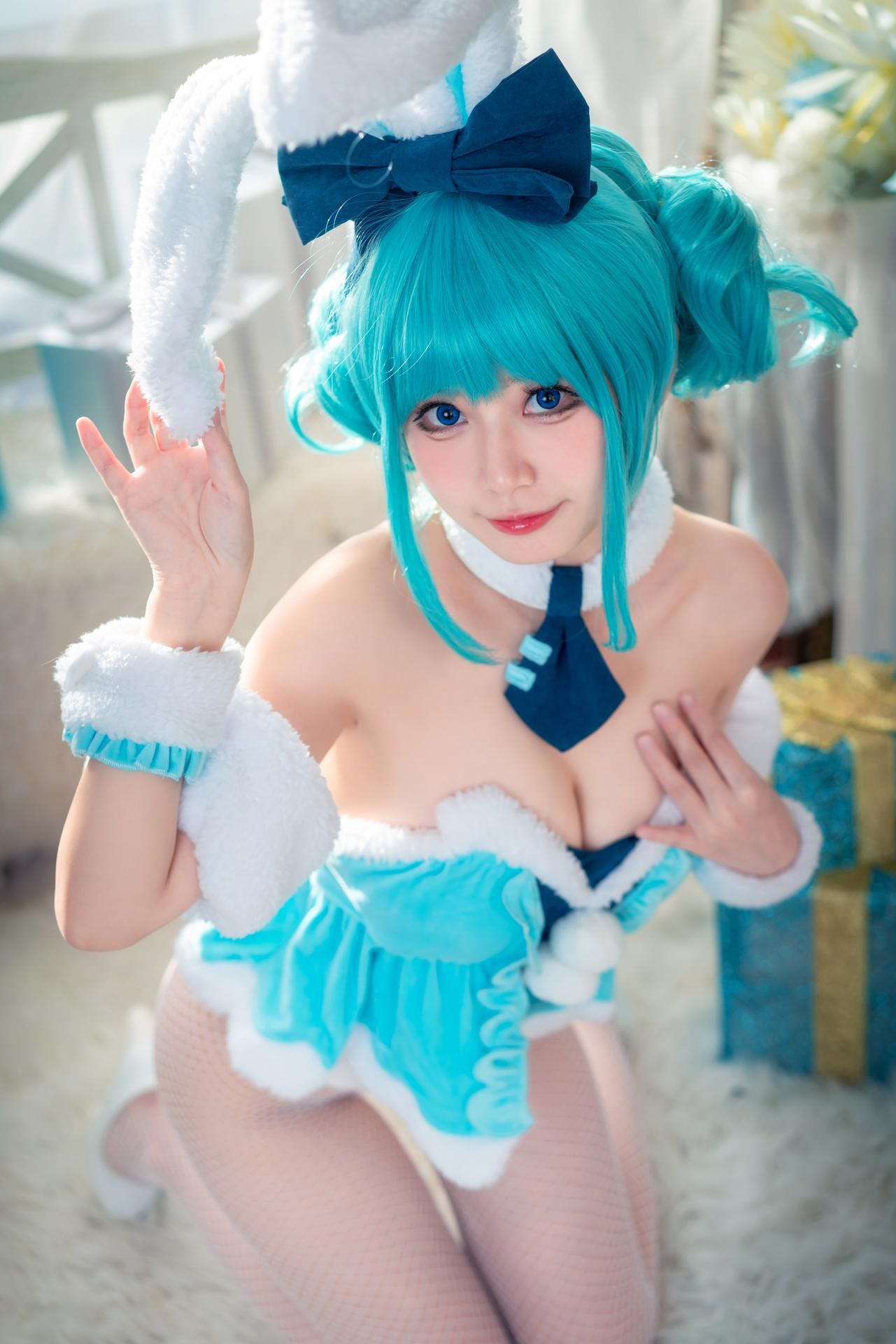 [cosplay] 猫大人 - 初音未来白兔：兔女郎テーマのコスプレ写真 24P
