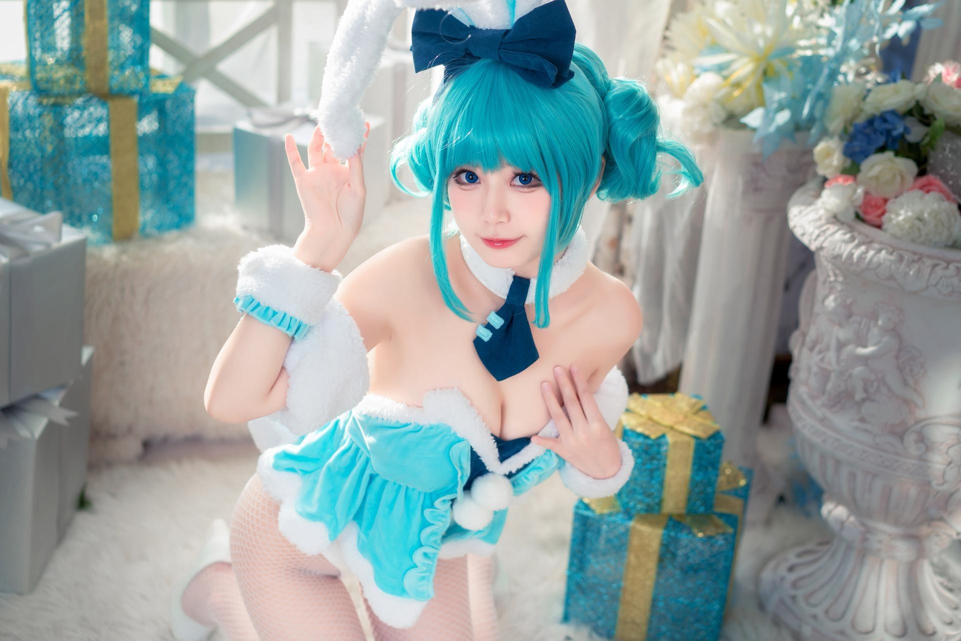 [cosplay] 猫大人 - 初音未来白兔：兔女郎テーマのコスプレ写真 24P