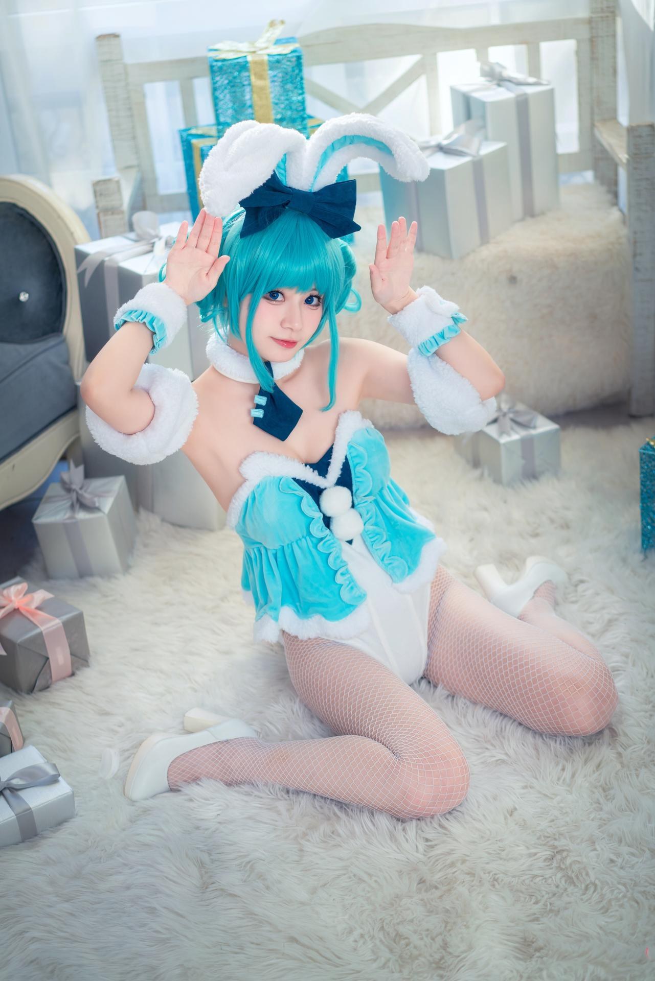 [cosplay] 猫大人 - 初音未来白兔：兔女郎テーマのコスプレ写真 24P