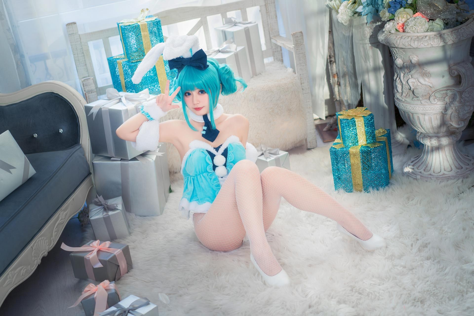 [cosplay] 猫大人 - 初音未来白兔：兔女郎テーマのコスプレ写真 24P