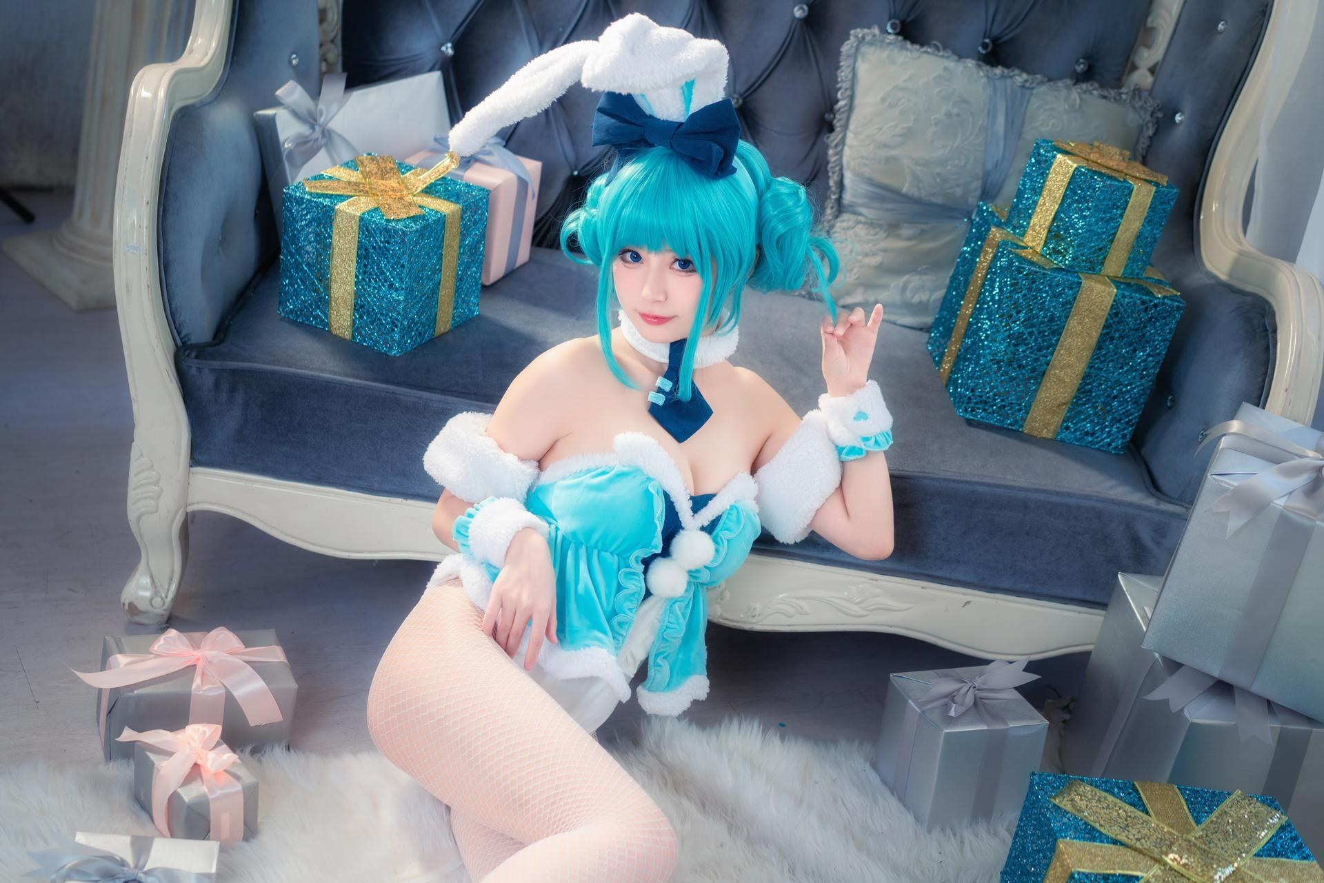 [cosplay] 猫大人 - 初音未来白兔：兔女郎テーマのコスプレ写真 24P