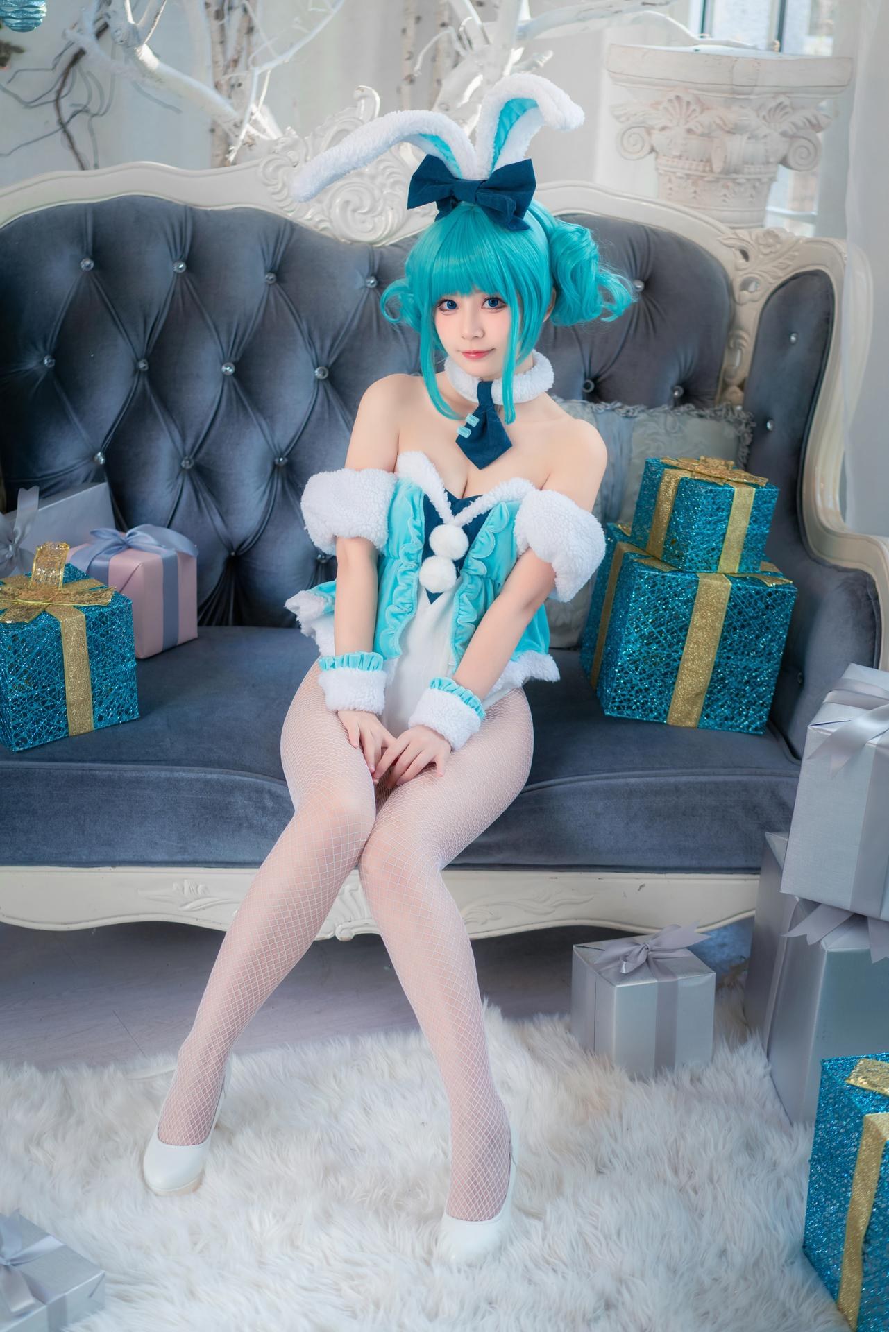 [cosplay] 猫大人 - 初音未来白兔：兔女郎主题角色写真 24P