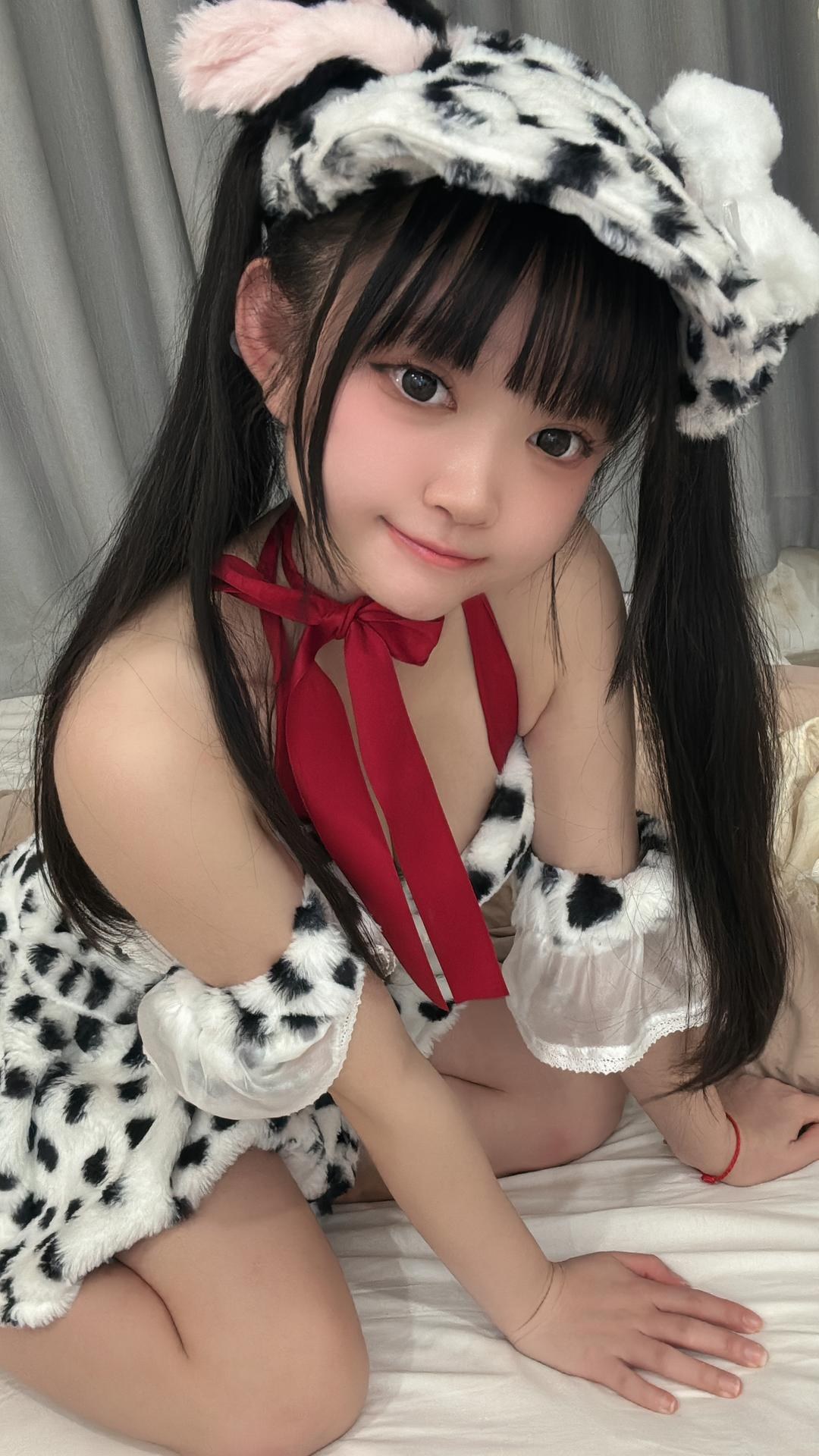 Kanzawa Eiri Spotted Puppy Theme Photo Set 61P