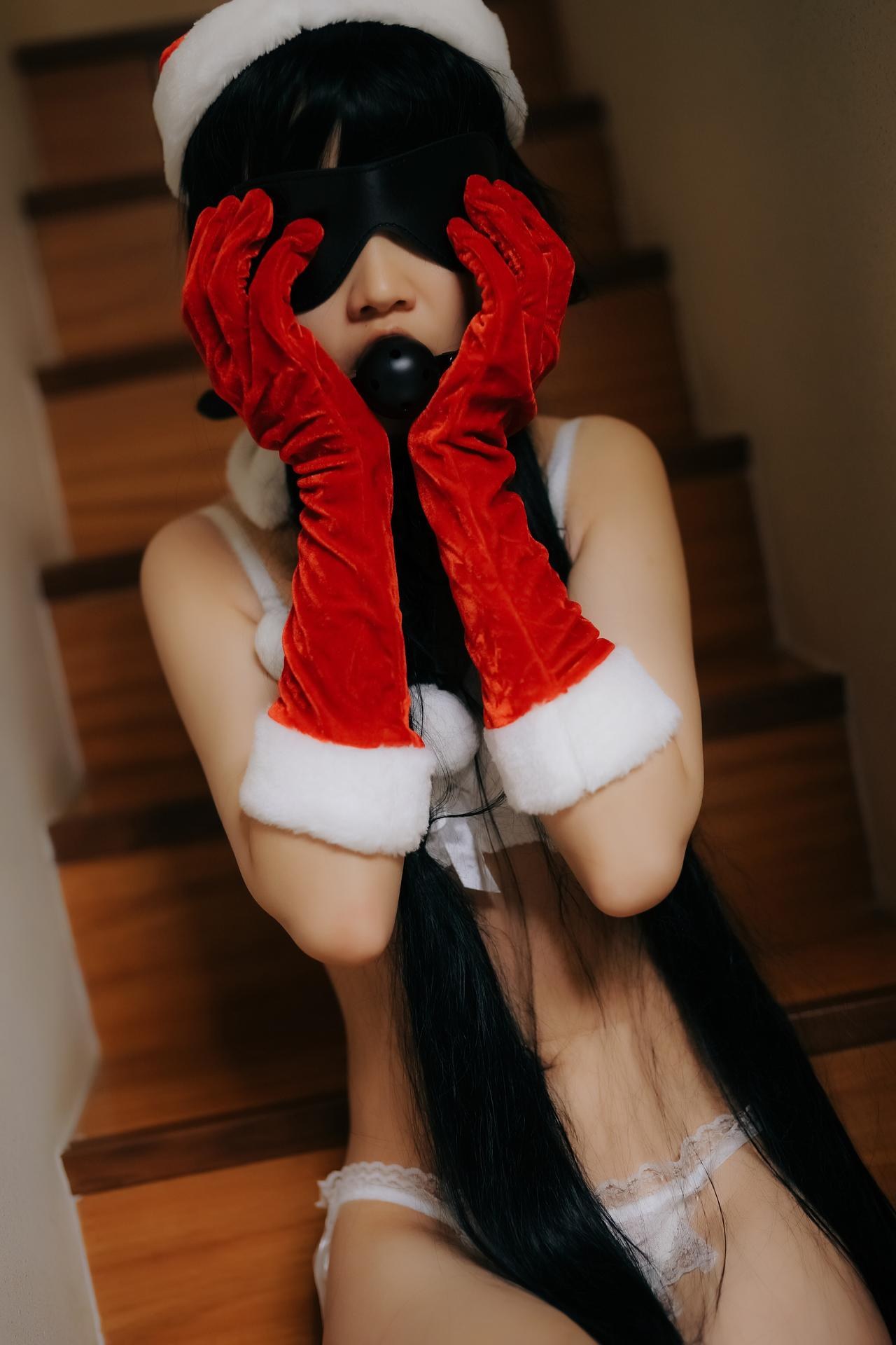[cosplay] Shoujo Eiga - Tokisaki Kurumi Christmas: Large-Scale Character Recreation 121P1V