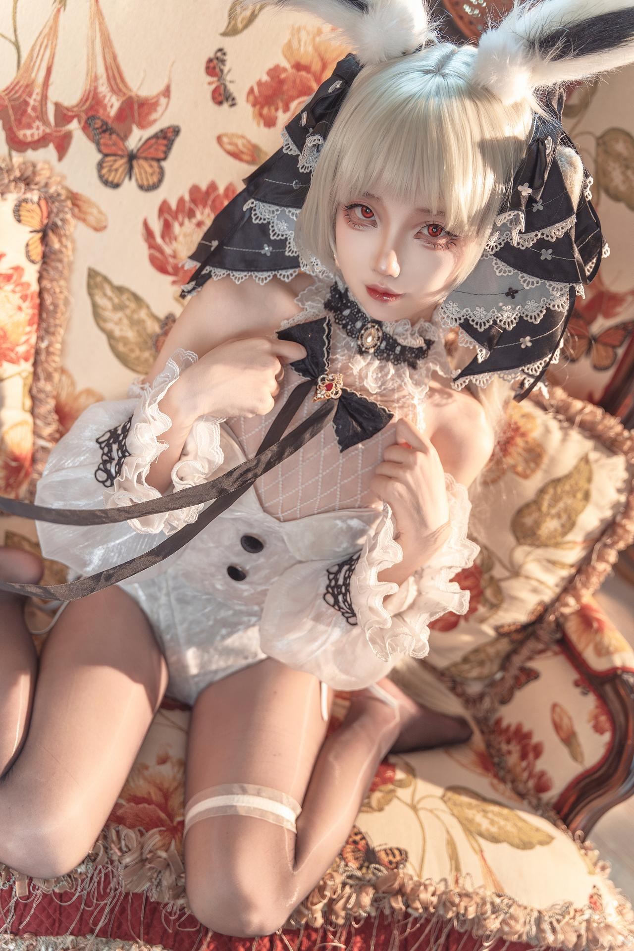 [cosplay] 狐玖玖 - 碧蓝航线 可畏白兔女郎：兔女郎美腿大尺度还原 25P