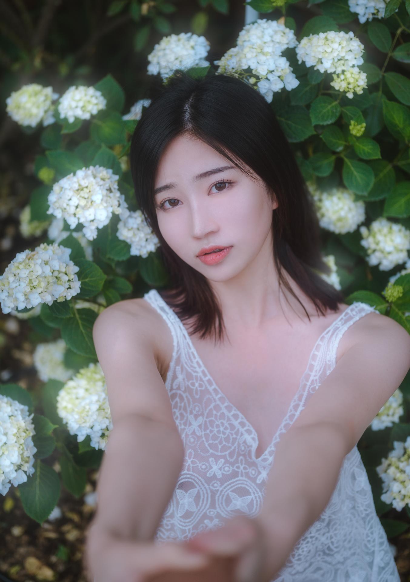 [Photo Set] 年年Nnian - ลานฤดูร้อนเรียวขา 38P