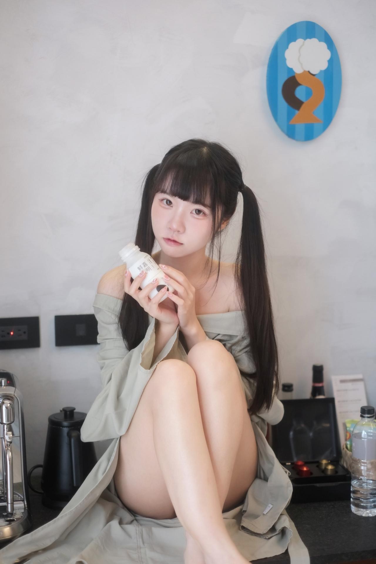 [private-room] Keke Xiaobaitu - balcony bunny lingerie private shoot 사진 세트 68P