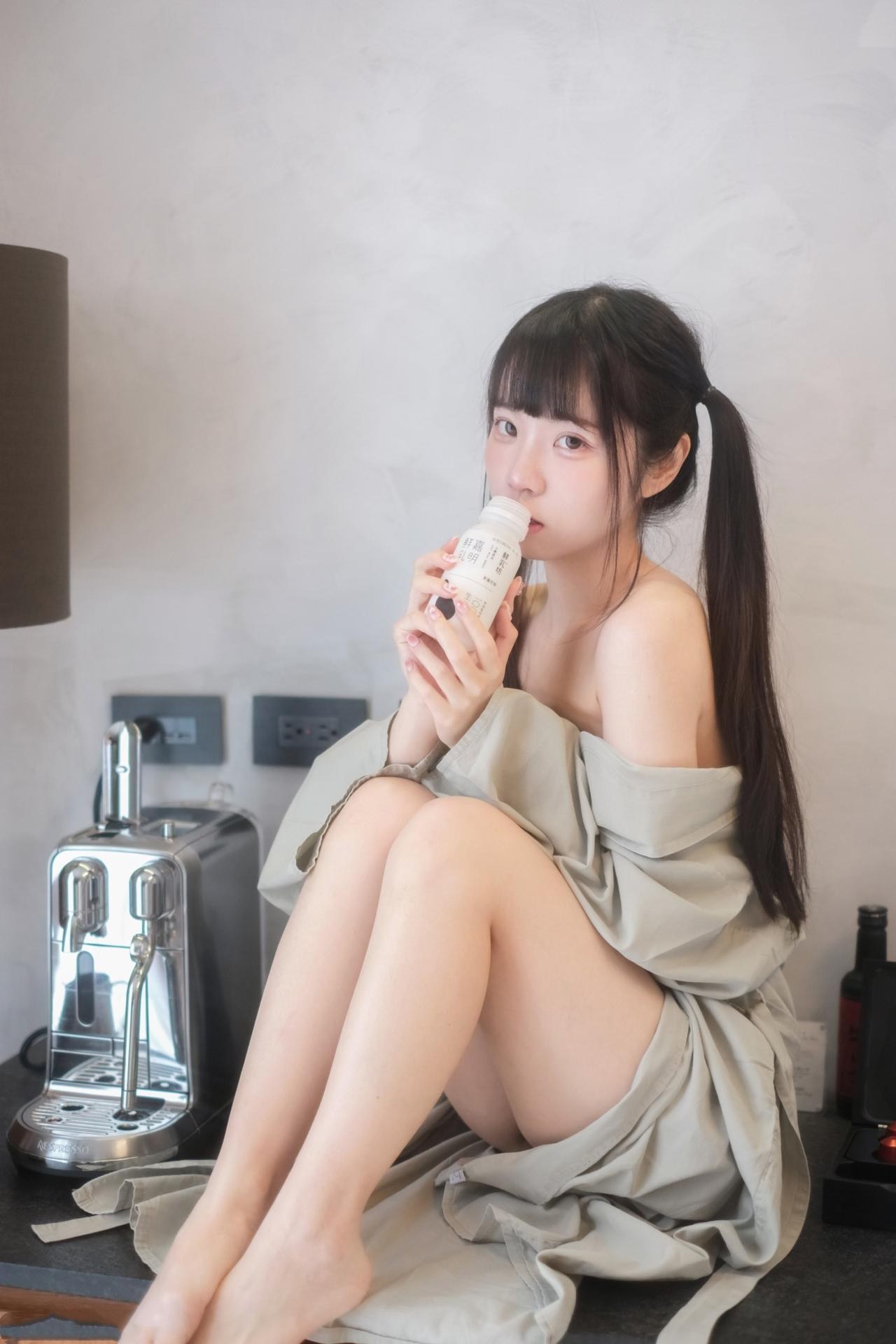 [private-room] Keke Xiaobaitu - balcony bunny lingerie private shoot 사진 세트 68P