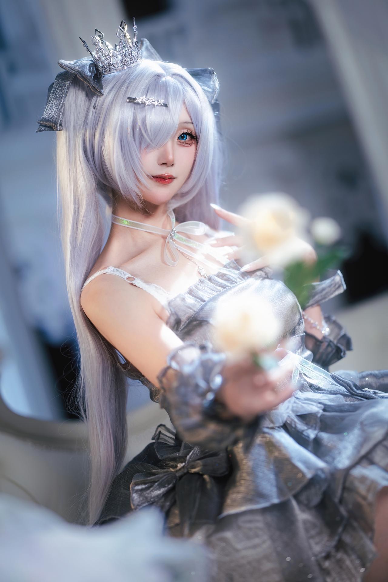 [cosplay] 是夙卿呀 - NIKKE 灰姑娘：银白战斗服角色還原 16P