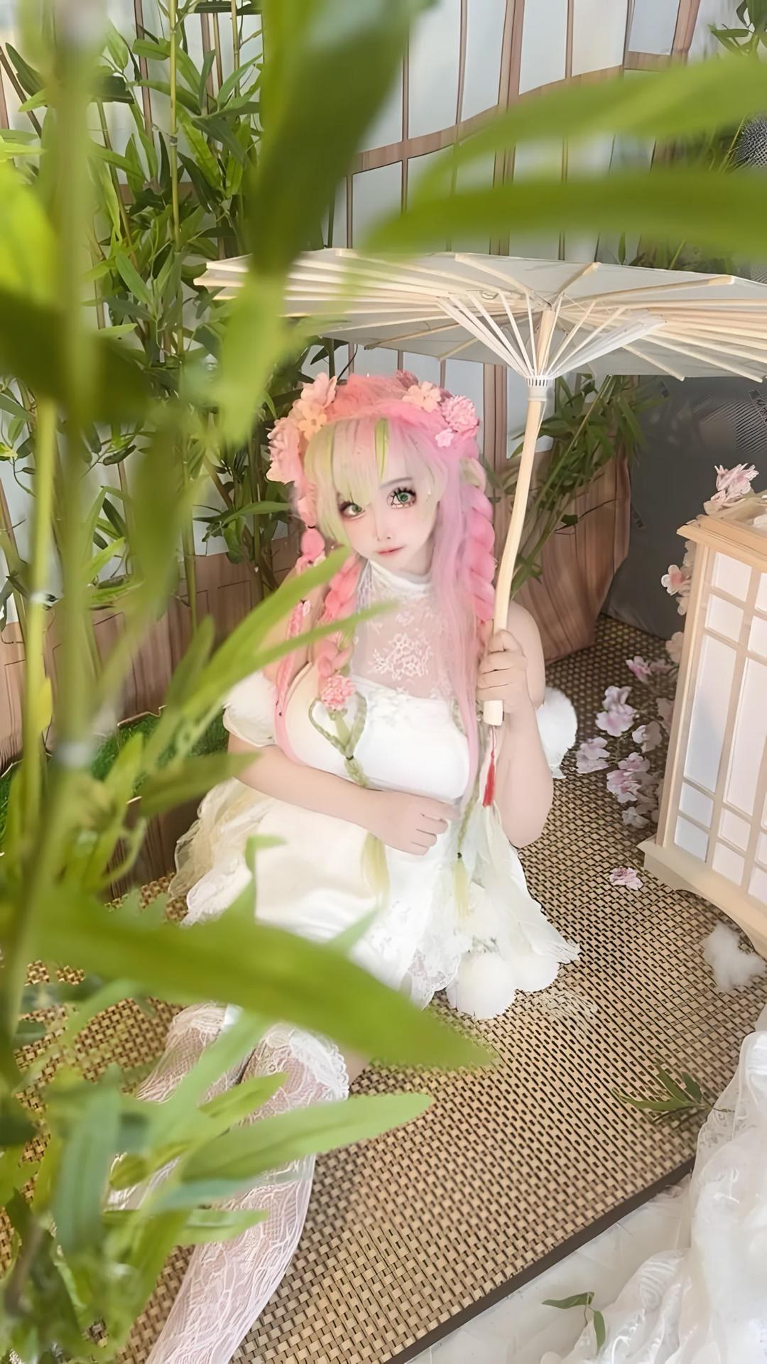 [Cosplay] Xiangcao Naimiao - Demon Slayer Mitsuri Kanroji deluxe cosplay 204P71V