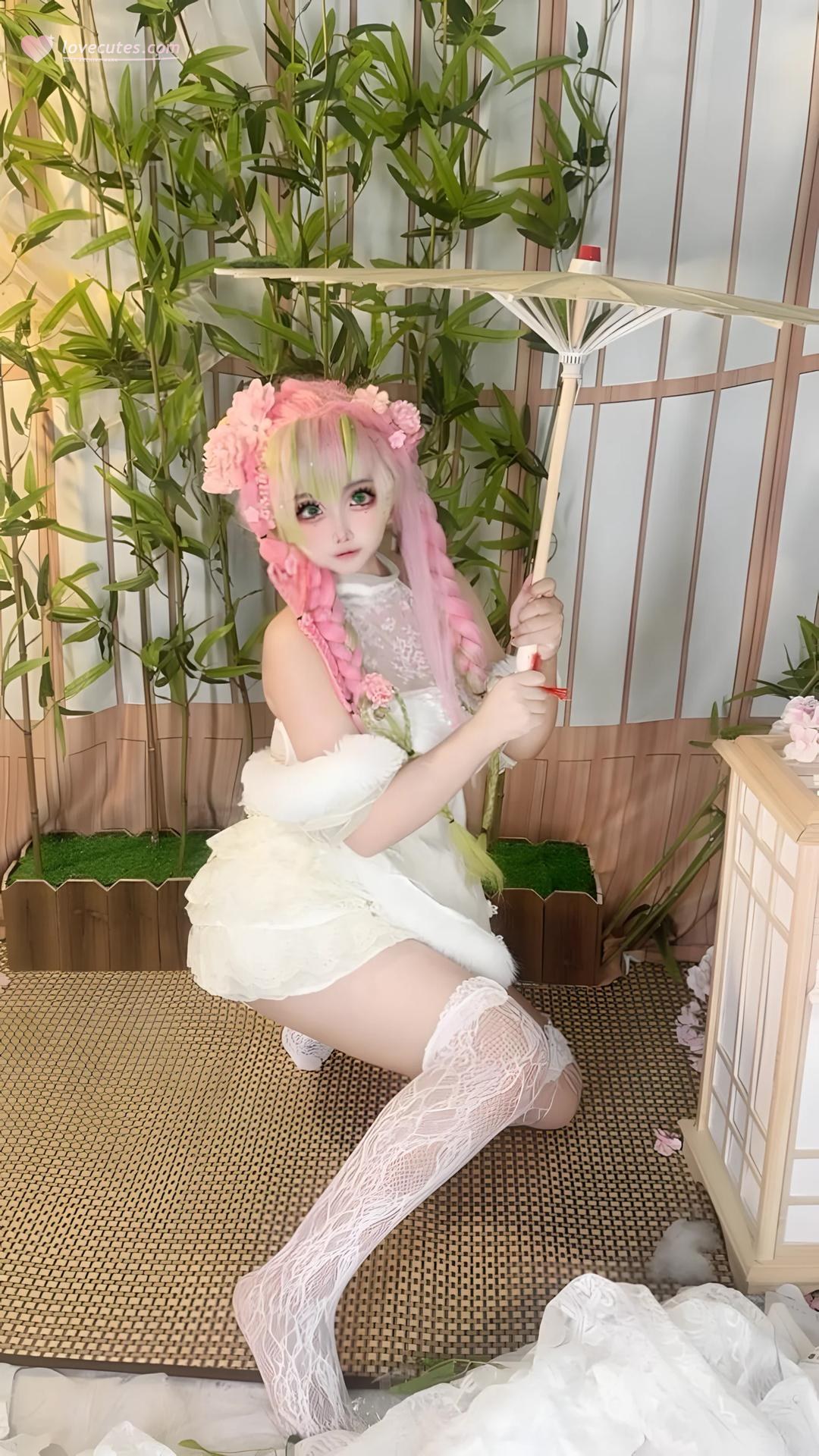 [Cosplay] Xiangcao Naimiao - Demon Slayer Mitsuri Kanroji deluxe cosplay 204P71V