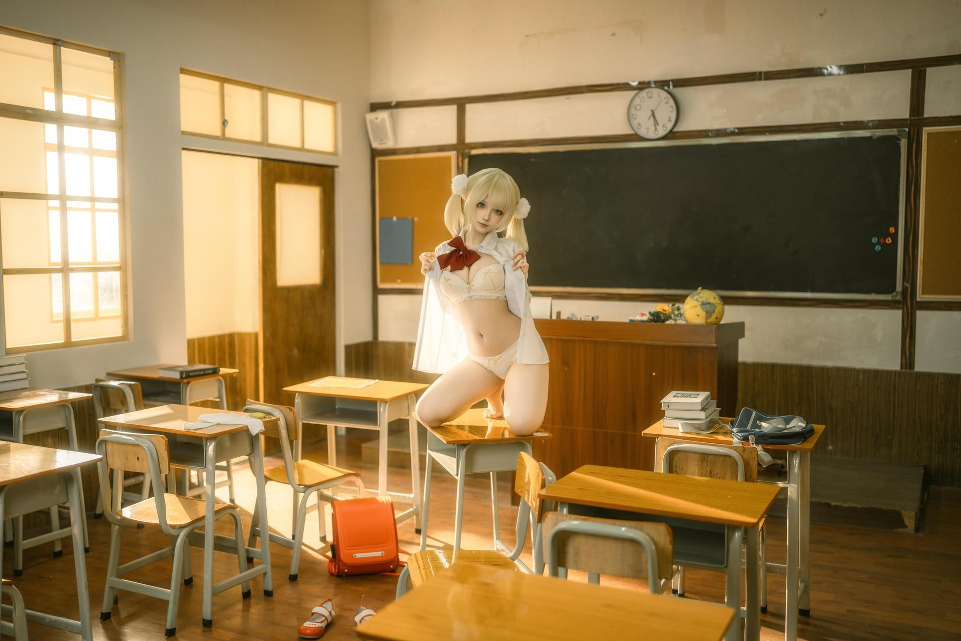 [cosplay] Bangni邦尼 - 时雨羽衣：教室白丝制服 比基尼美腿还原 87P