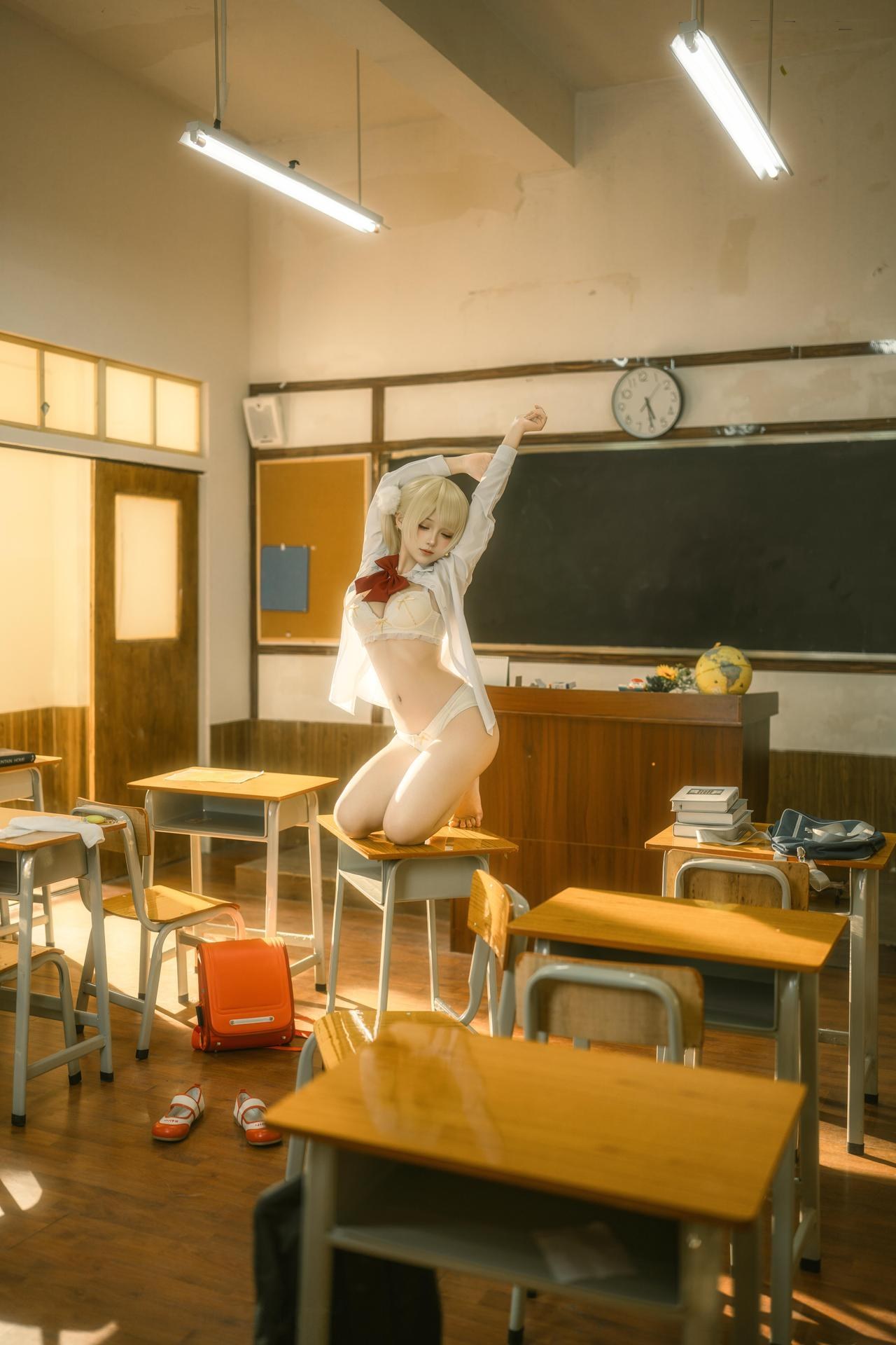 [cosplay] Bangni邦尼 - 时雨羽衣：教室白丝制服 比基尼美腿还原 87P