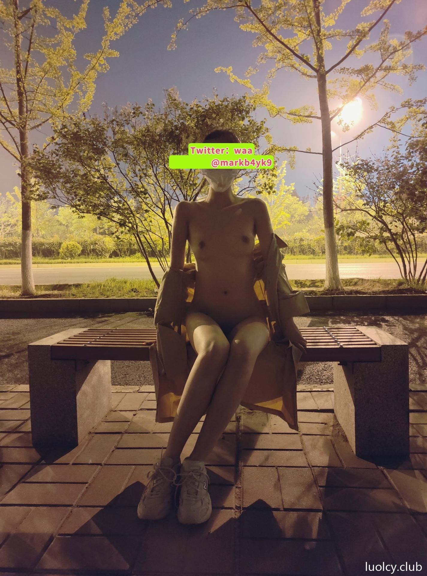 [Private Room] Eeee_kram - outdoor exposure theme, shaved styling, private photos, hip-focused poses, video extras 126P20V